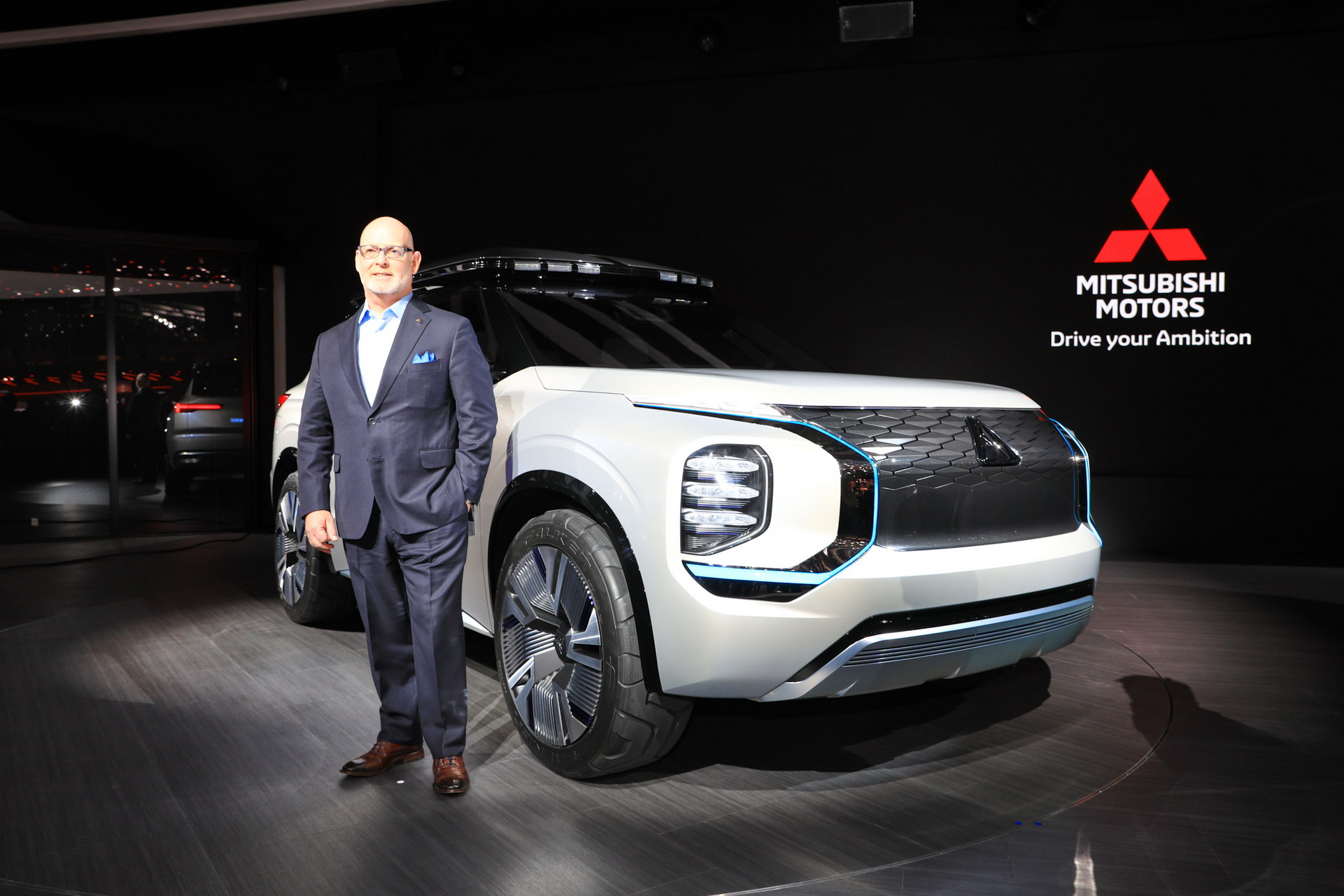 Mitsubishi Englebert Tourer 30 Mitsubishi Engelberg Concept Looks Like An Outlander From The Future (Live Pics)