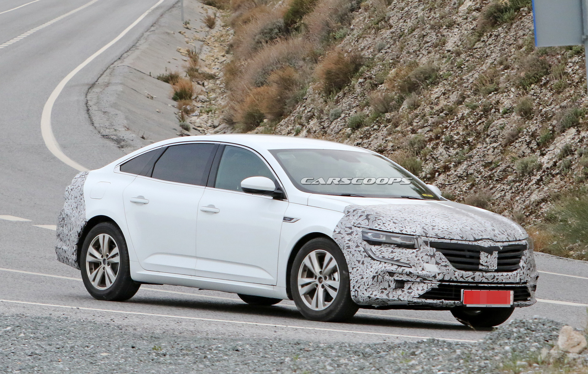 renault talisman facelift spy shots 5 2020 Renault Talisman Getting A Mild Mid-Life Makeover