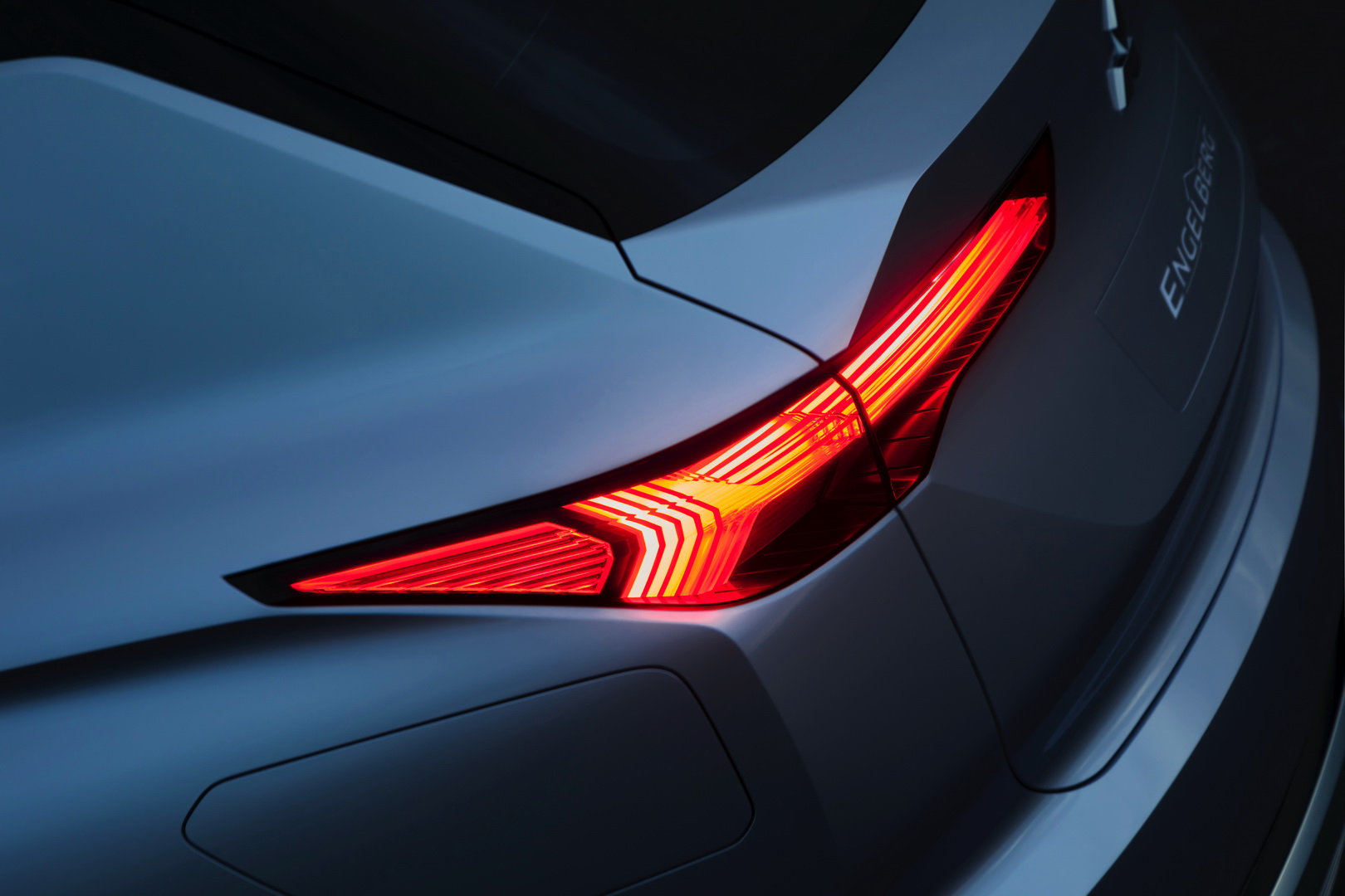 2019 mitsubishi engelberg concept 19 Mitsubishi Engelberg Concept Looks Like An Outlander From The Future (Live Pics)