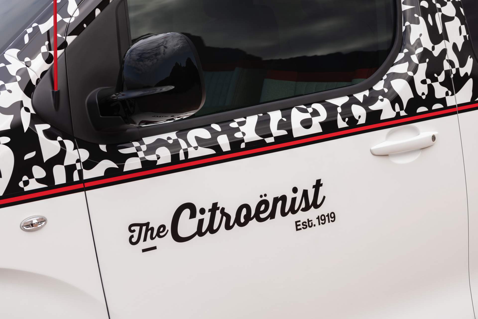 citroen spacetourer concept geneva livepics 24 Citroen’s SpaceTourer Citroenist Concept Is Leisure-Focused