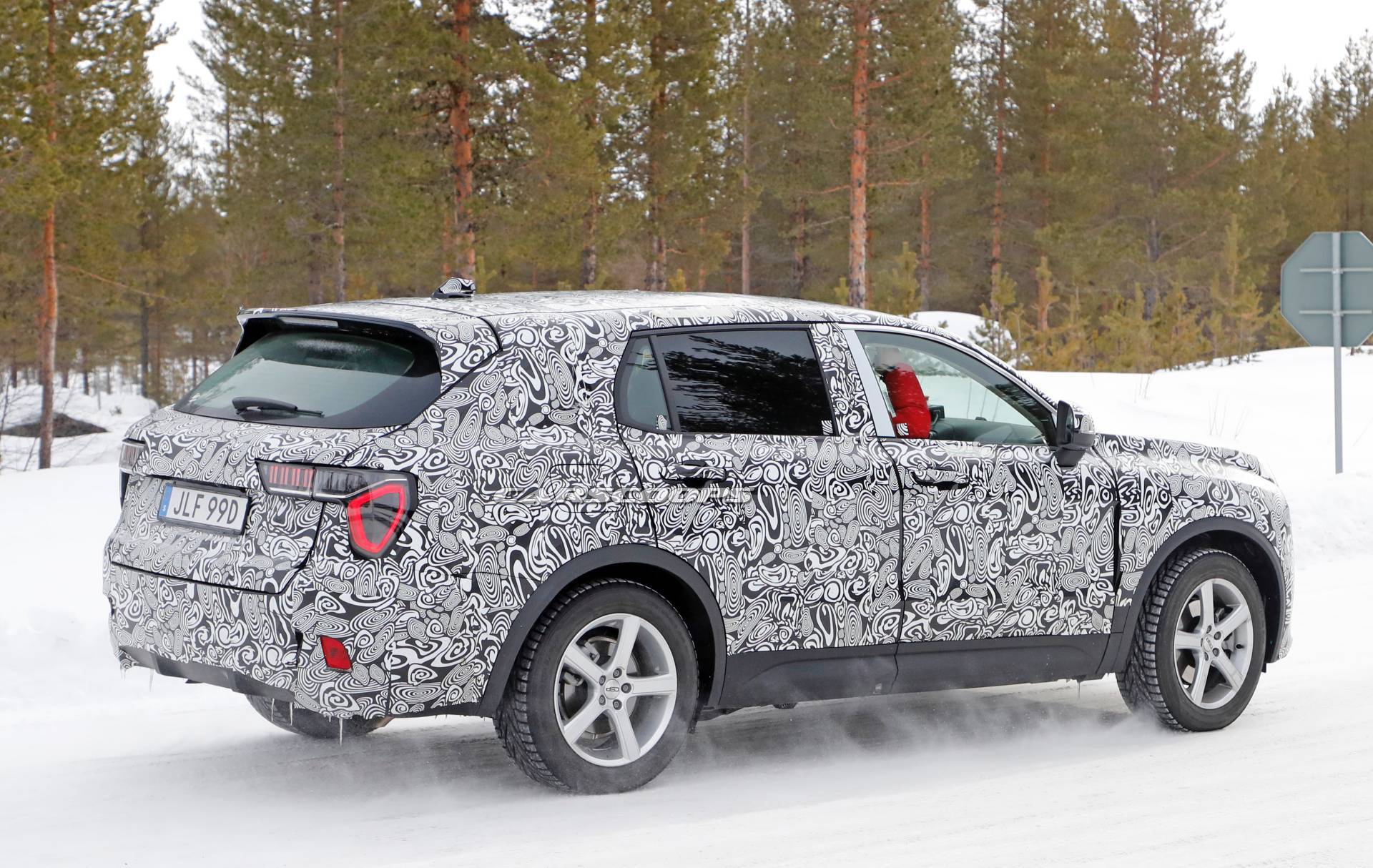 Lynk & Co 01 long version spy shots 9 Lynk & Co Caught Testing Longer Seven-Seat Version Of 01 SUV