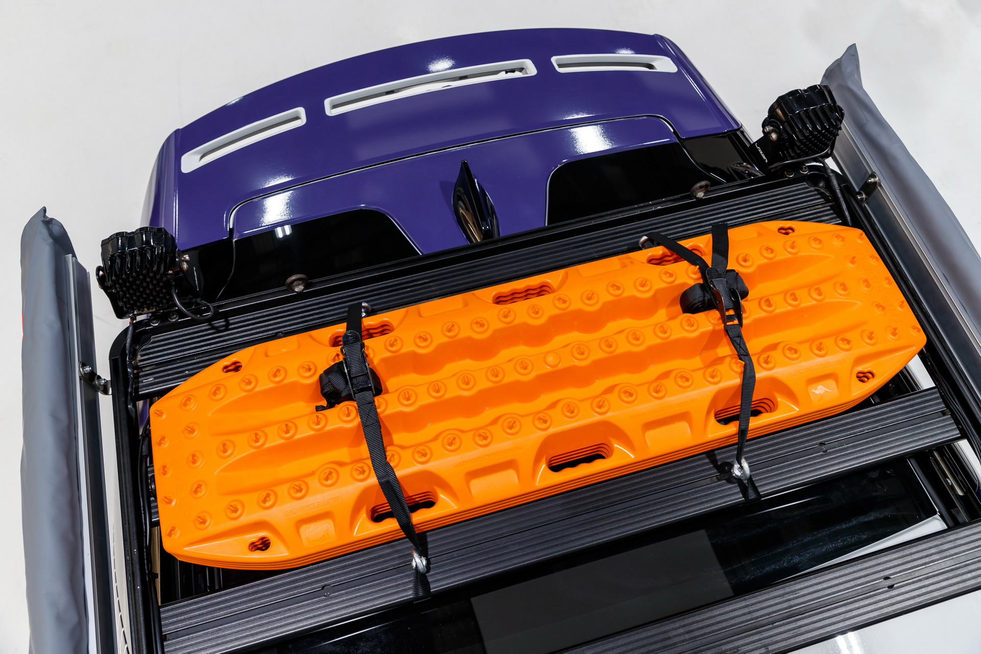 land rover discovery mobile malaria project 18 SVO-Kitted Land Rover Discovery Embarks On Humanitarian Expedition