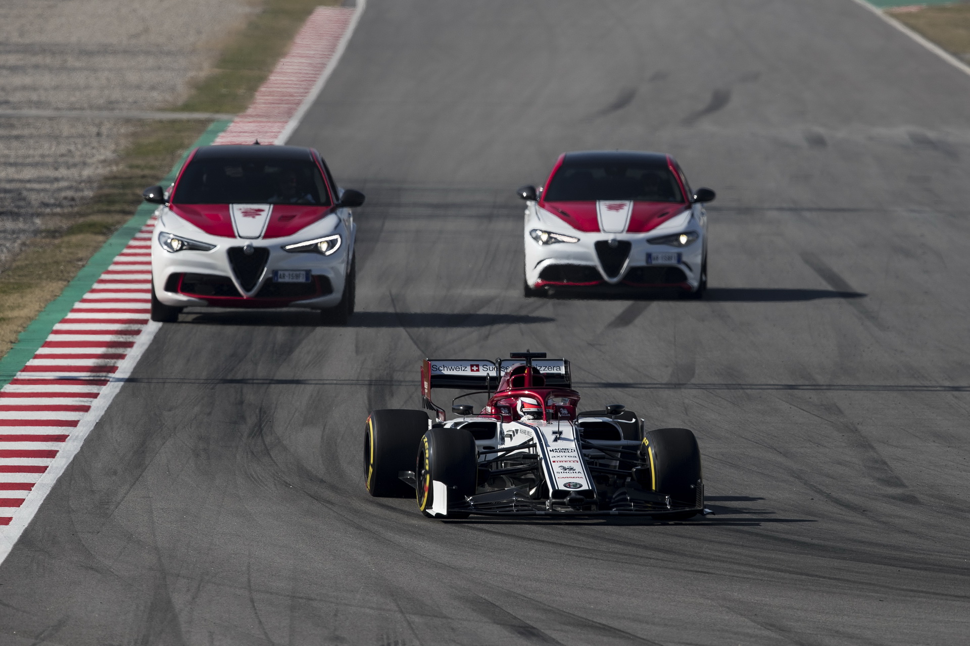 alfa romeo giulia stelvio qv racing 21 Alfa Romeo Giulia And Stelvio QV Racing Editions Reflect Bond With F1