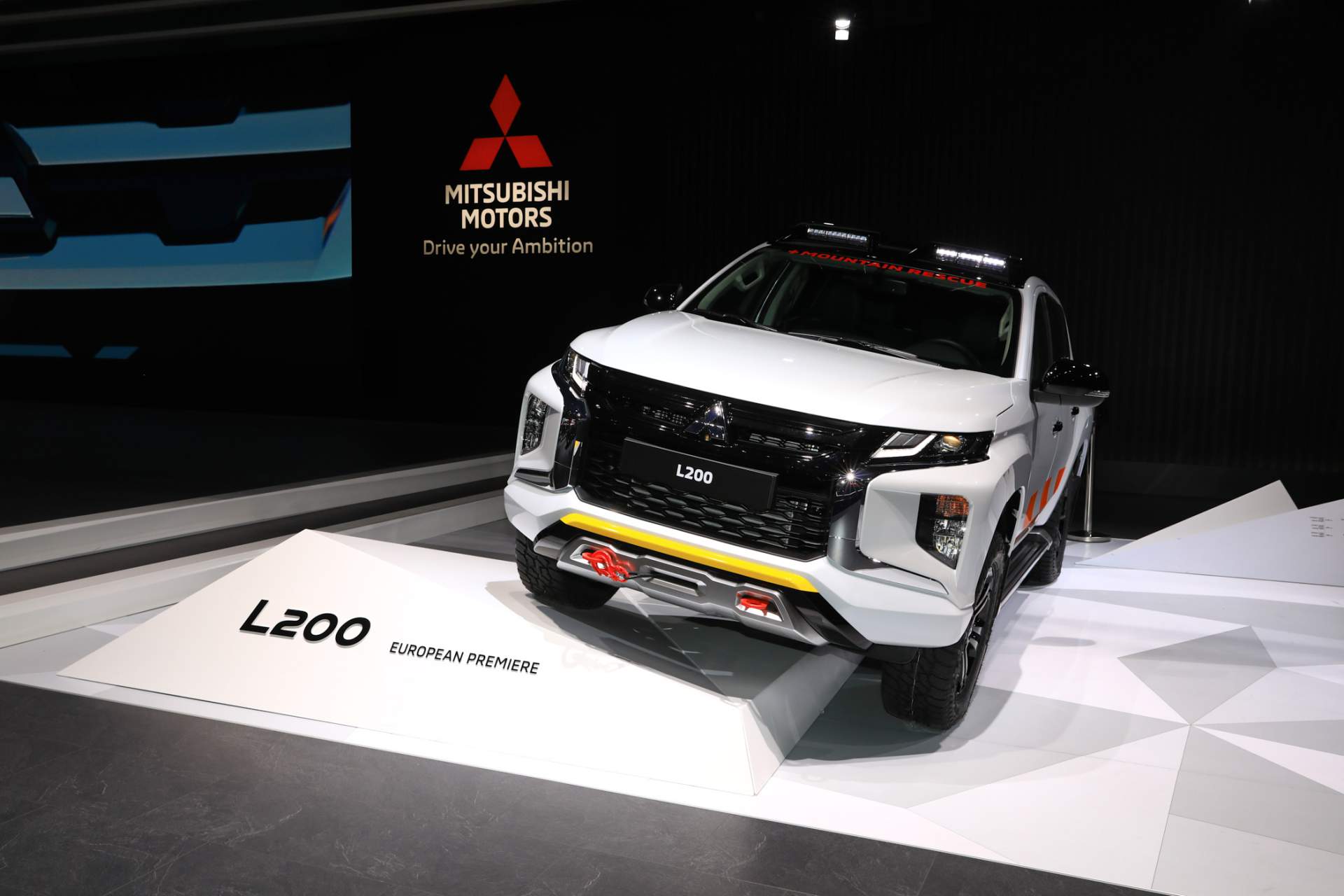 Mitsubishi L200 facelift Euro-spec at 2019 Geneva Motor Show 6 Europe’s 2019 Mitsubishi L200 Adopts New Family Face, 2.2L Turbo Diesel