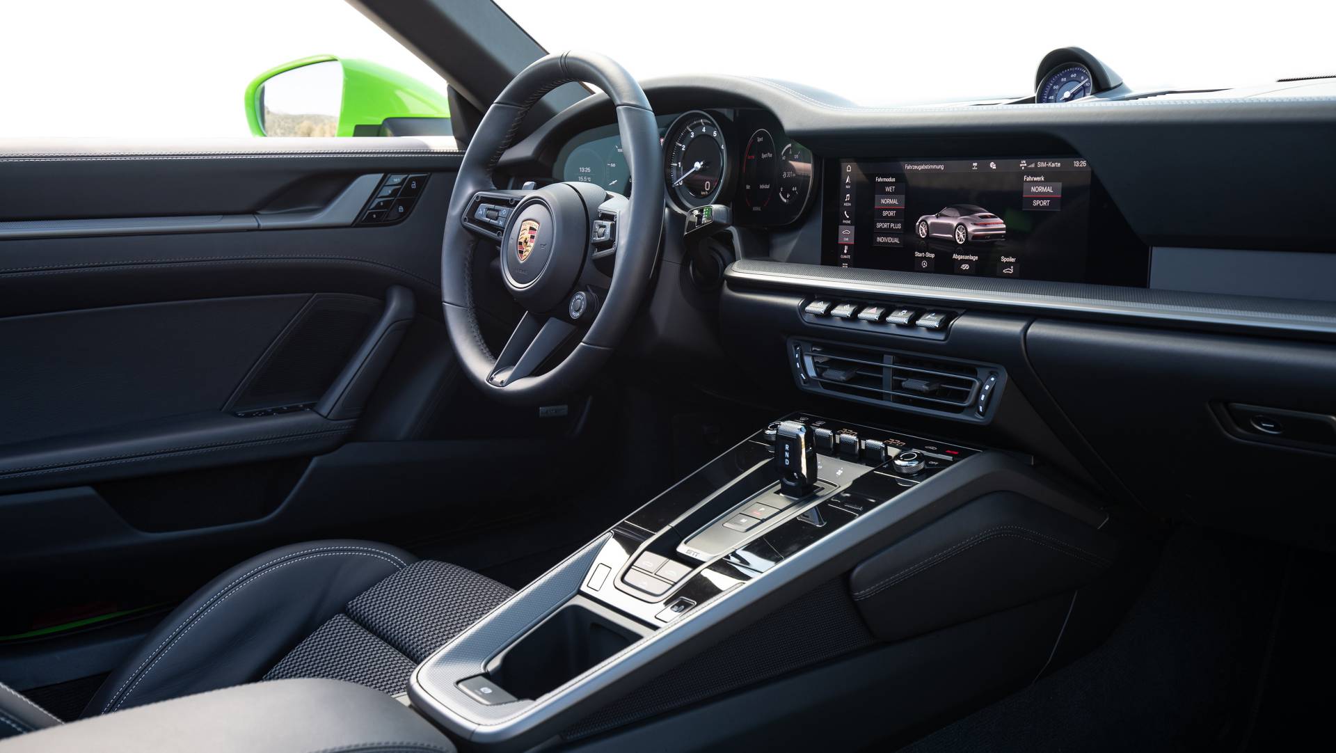 2020 Porsche 911 Cabriolet 19 2020 Porsche 911 Cabriolet’s Soft Top Brings Coupe-Like Looks And Comfort