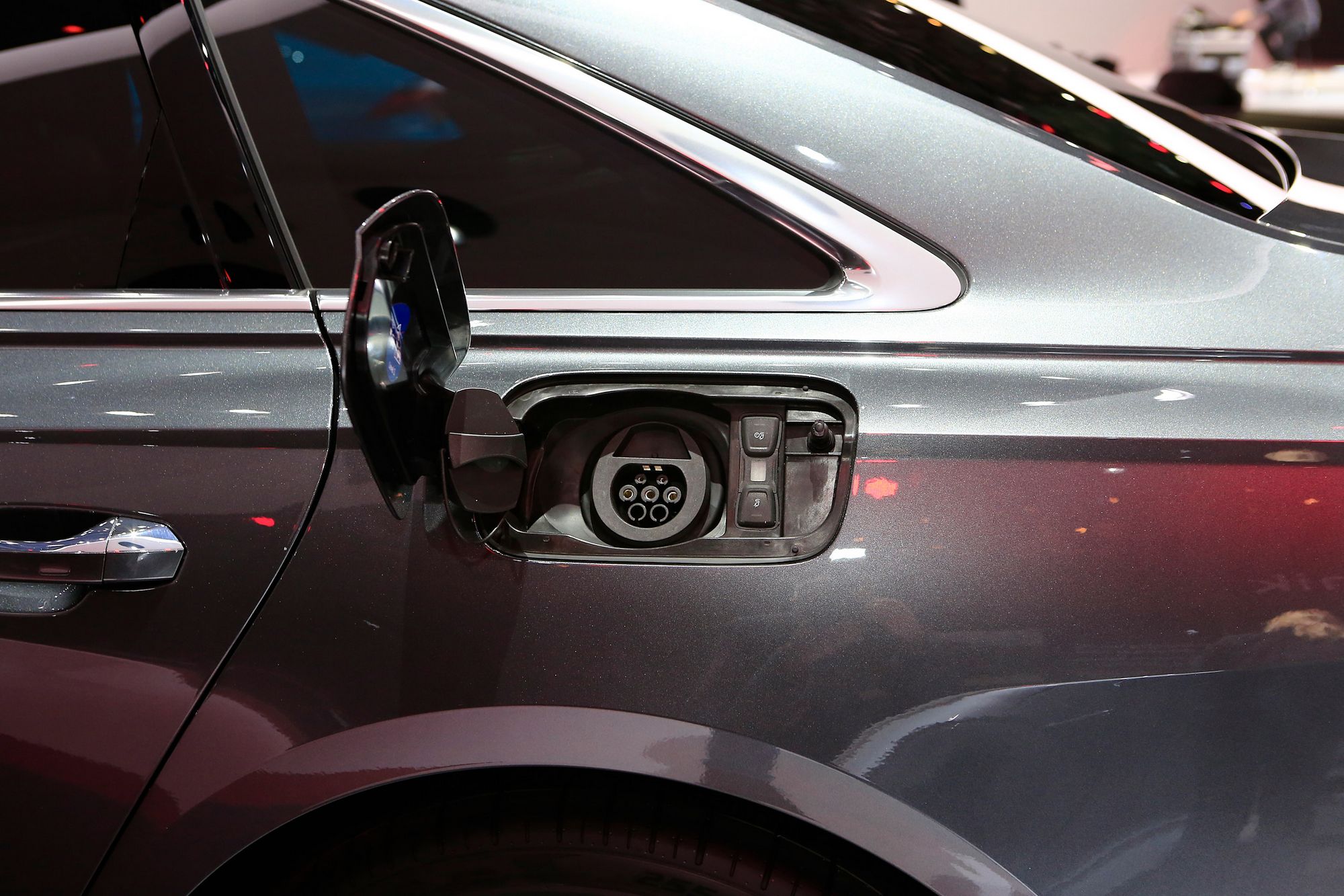 Audi-Hybrids-Geneva-38 Audi A6, A7, A8, And Q5 Bring TFSIe Plug-In Power To Geneva