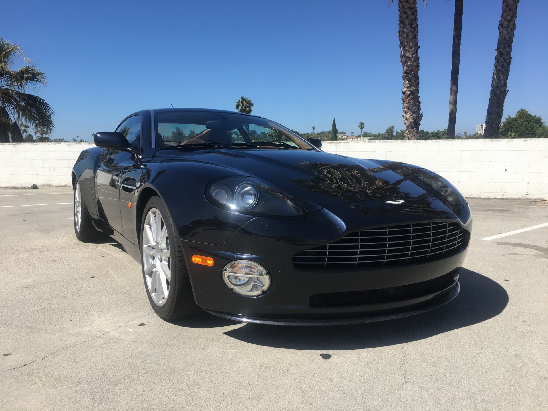 2006 aston martin vanquish s bat auction 34 2006 Aston Martin Vanquish S Rocks BMW Carbon Black Paint