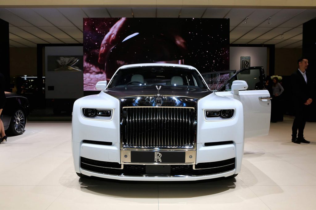 Акума роллс ростов. Rolls Royce Phantom. Роллс Ройс Фантом 2019. Роллс Ройс салон. Rolls Royce Phantom салон.