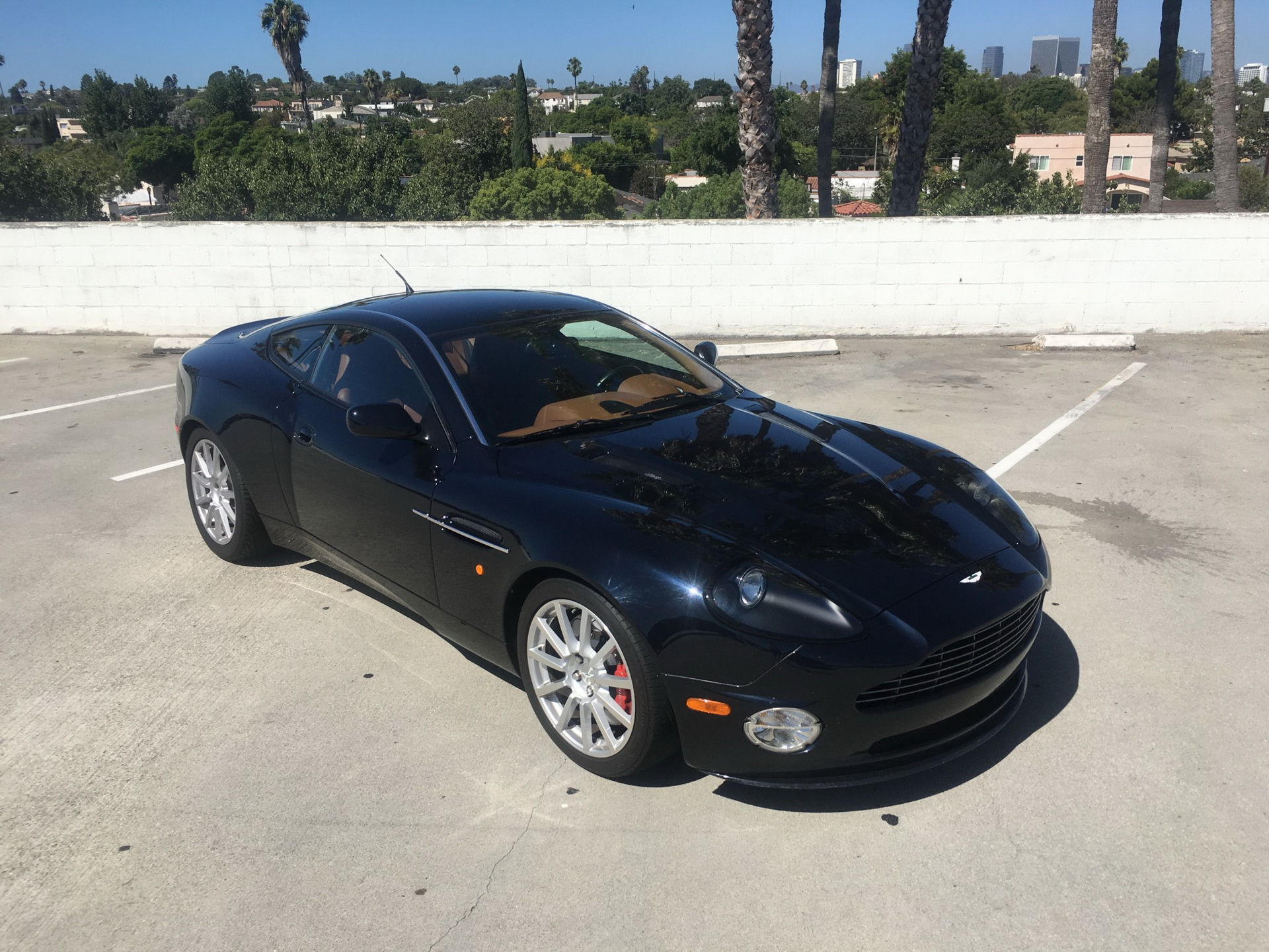 2006 aston martin vanquish s bat auction 36 2006 Aston Martin Vanquish S Rocks BMW Carbon Black Paint