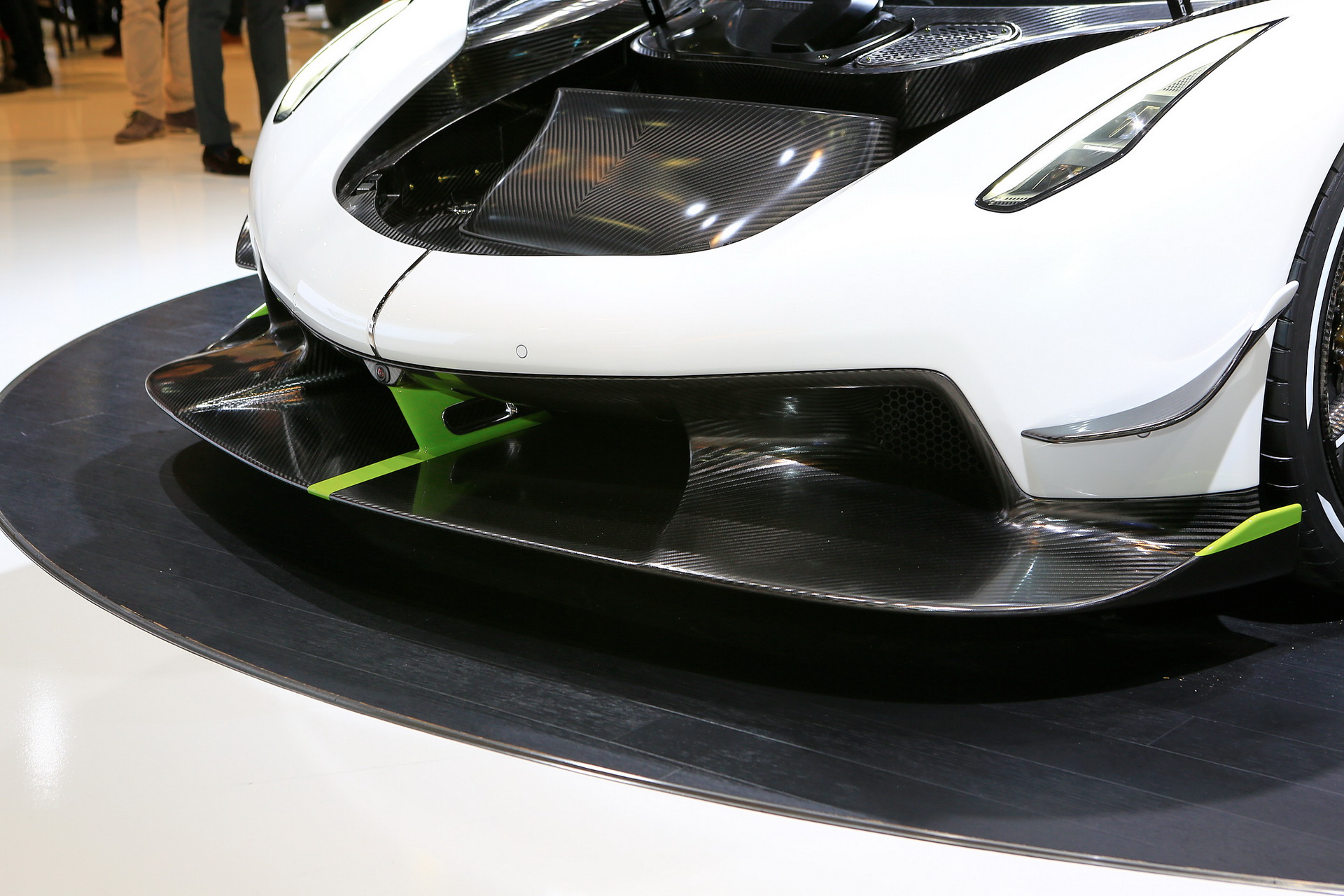 Koenigsegg-Jesko-26 Koenigsegg Stuns The World With New 300MPH Jesko Hypercar