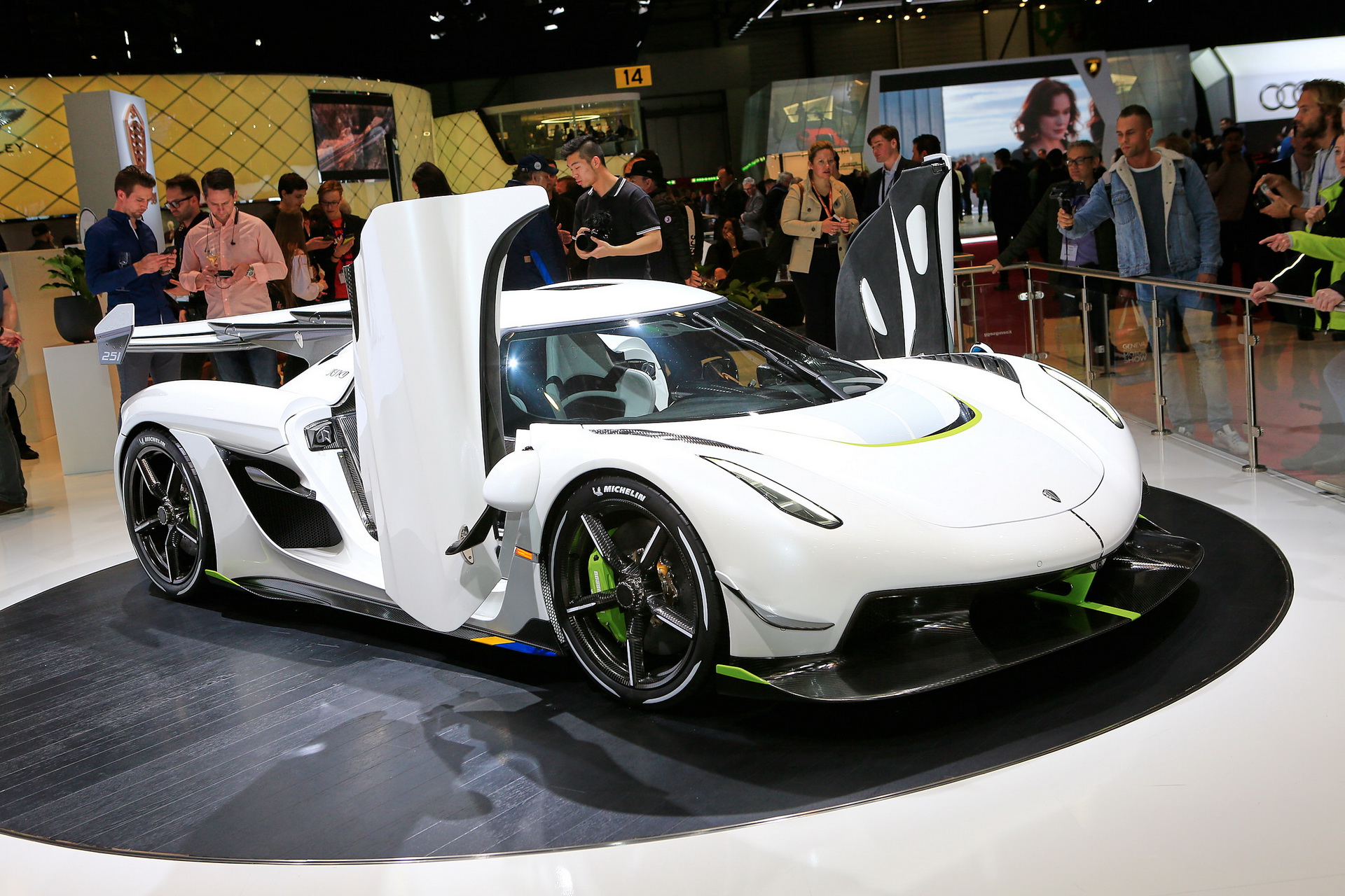 Koenigsegg-Jesko-03 Koenigsegg Stuns The World With New 300MPH Jesko Hypercar