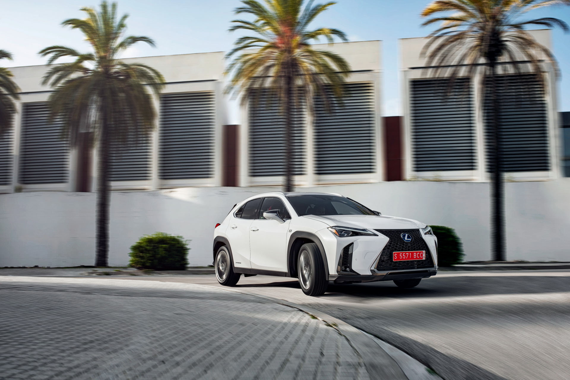 2019-lexus-ux-250h-05 Lexus Details Europe’s UX Subcompact SUV In Massive Gallery