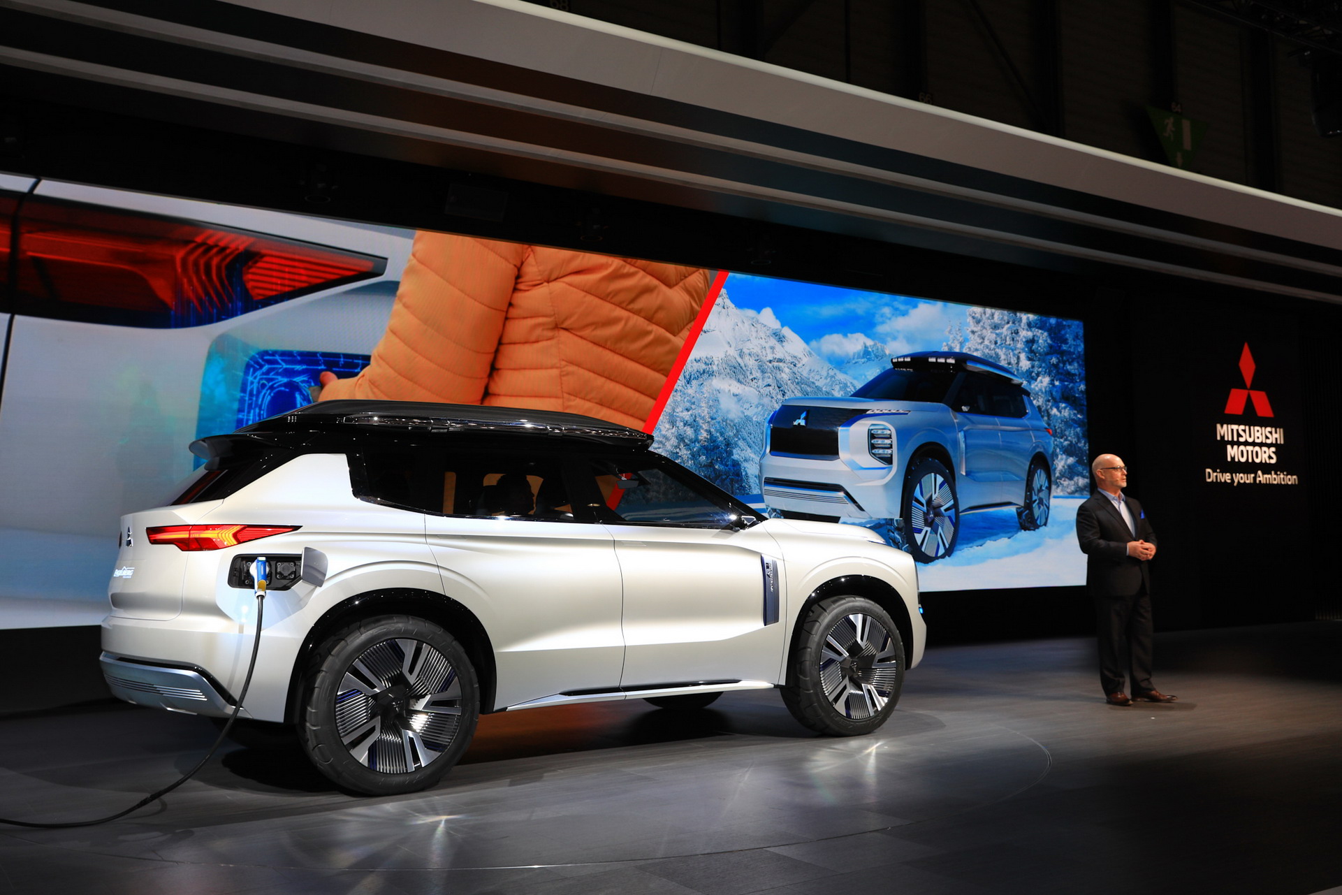 Mitsubishi Englebert Tourer 25 Mitsubishi Engelberg Concept Looks Like An Outlander From The Future (Live Pics)