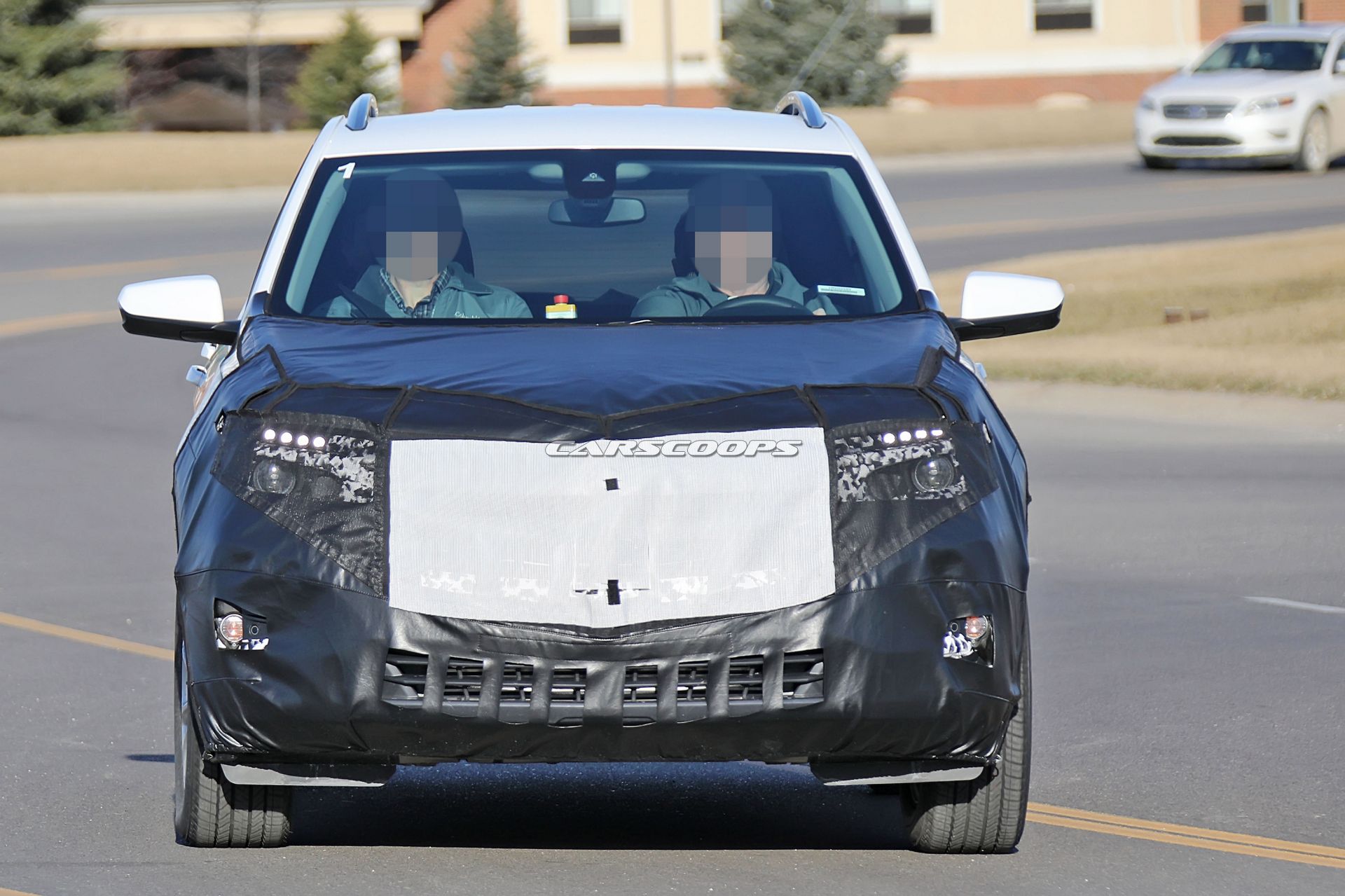 Chevrolet-Equinox-Spy-Shots-9 Facelifted Chevrolet Equinox To Have A Blazer-Inspired Front End