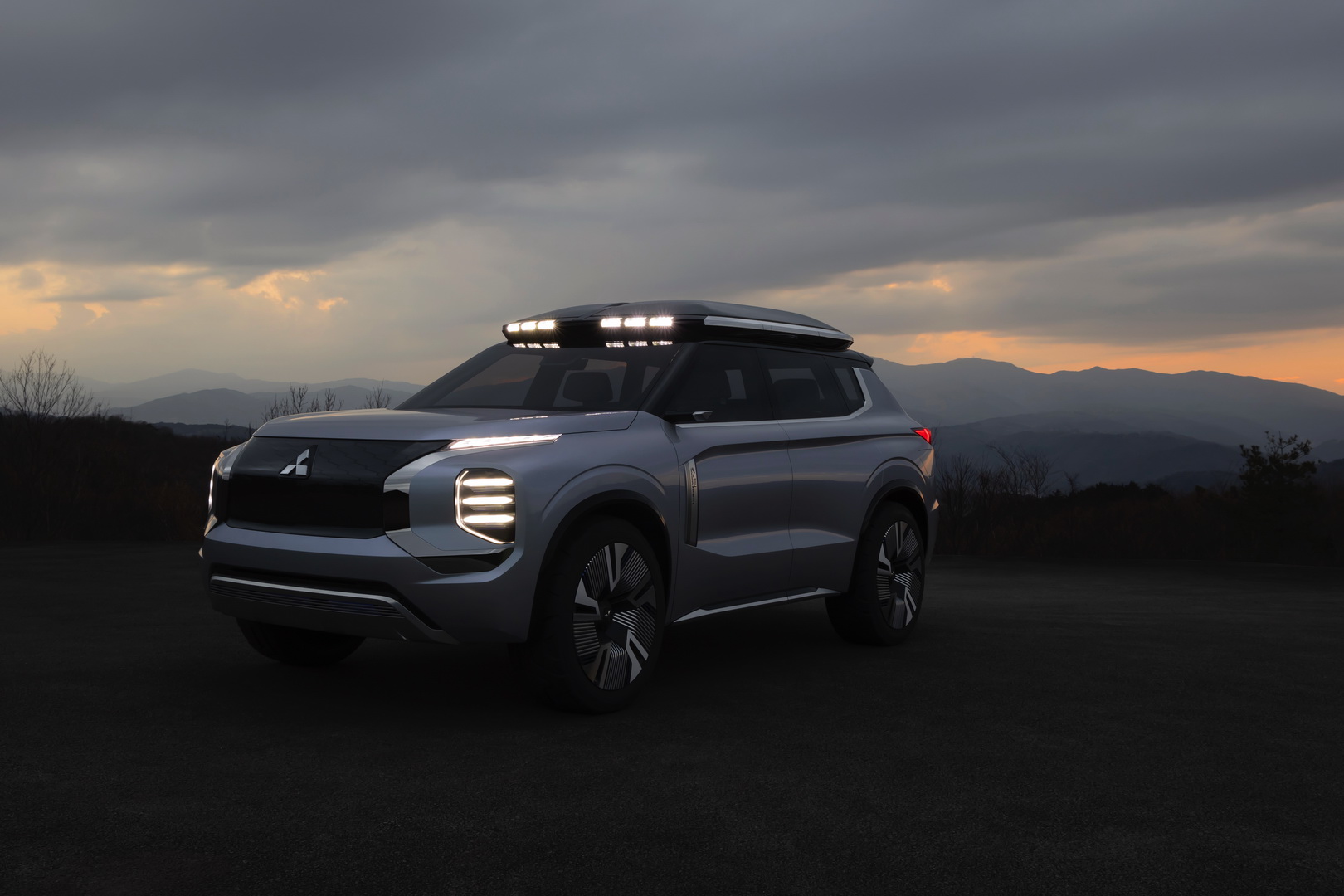 2019 mitsubishi engelberg concept 6 Mitsubishi Engelberg Concept Looks Like An Outlander From The Future (Live Pics)