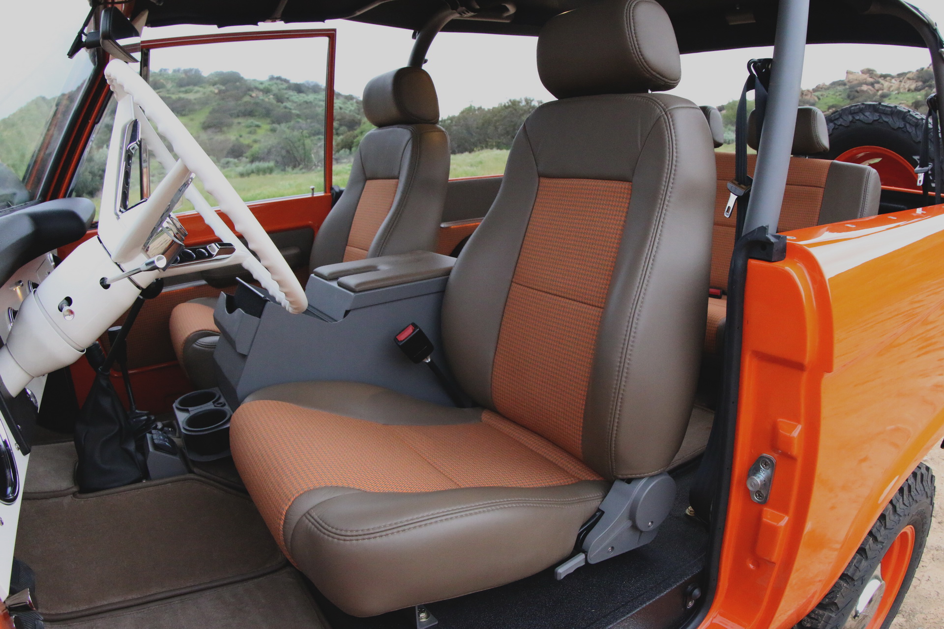 Ford_Bronco_ICON_Old_School_19 Want A Fresh ICON Ford Bronco But Can’t Wait For 2 Years? Here’s Your Chance