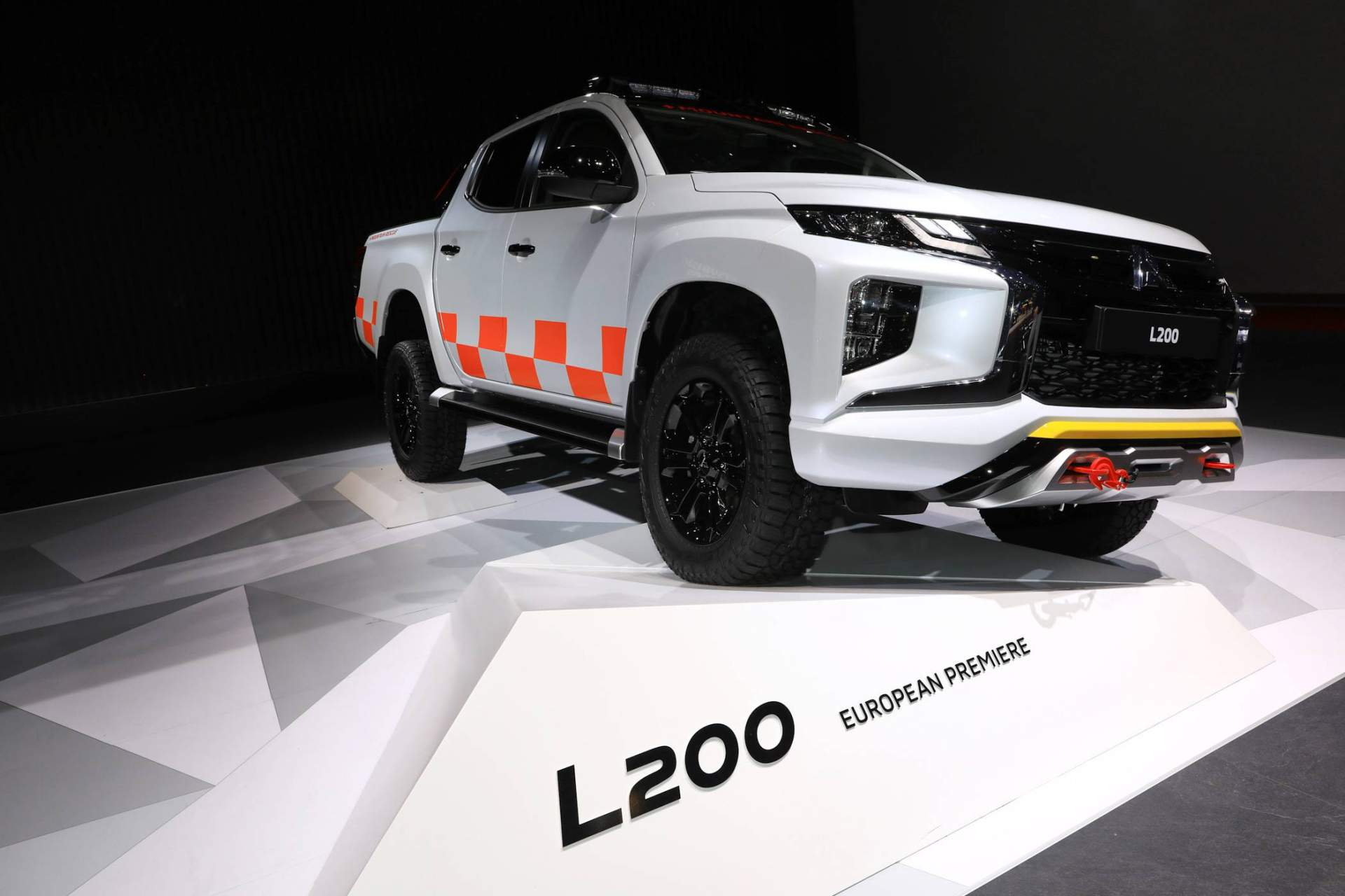 Mitsubishi L200 facelift Euro-spec at 2019 Geneva Motor Show 14 Europe’s 2019 Mitsubishi L200 Adopts New Family Face, 2.2L Turbo Diesel