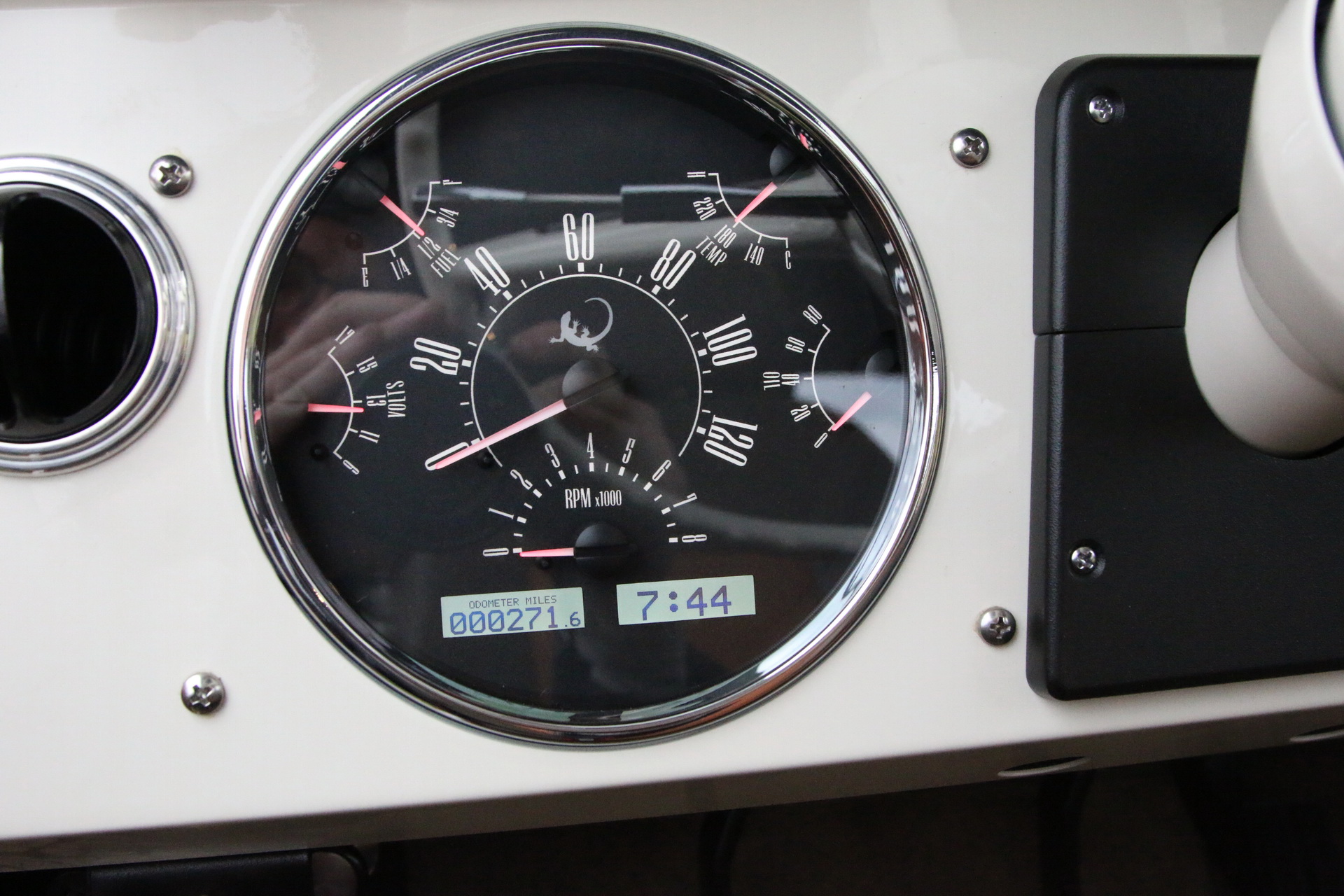 Ford_Bronco_ICON_Old_School_17 Want A Fresh ICON Ford Bronco But Can’t Wait For 2 Years? Here’s Your Chance