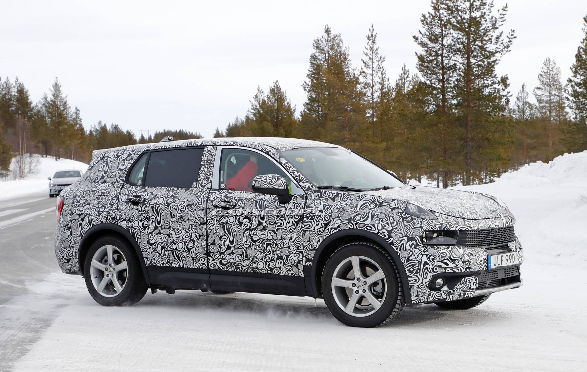 Lynk & Co 01 long version spy shots 5 Lynk & Co Caught Testing Longer Seven-Seat Version Of 01 SUV
