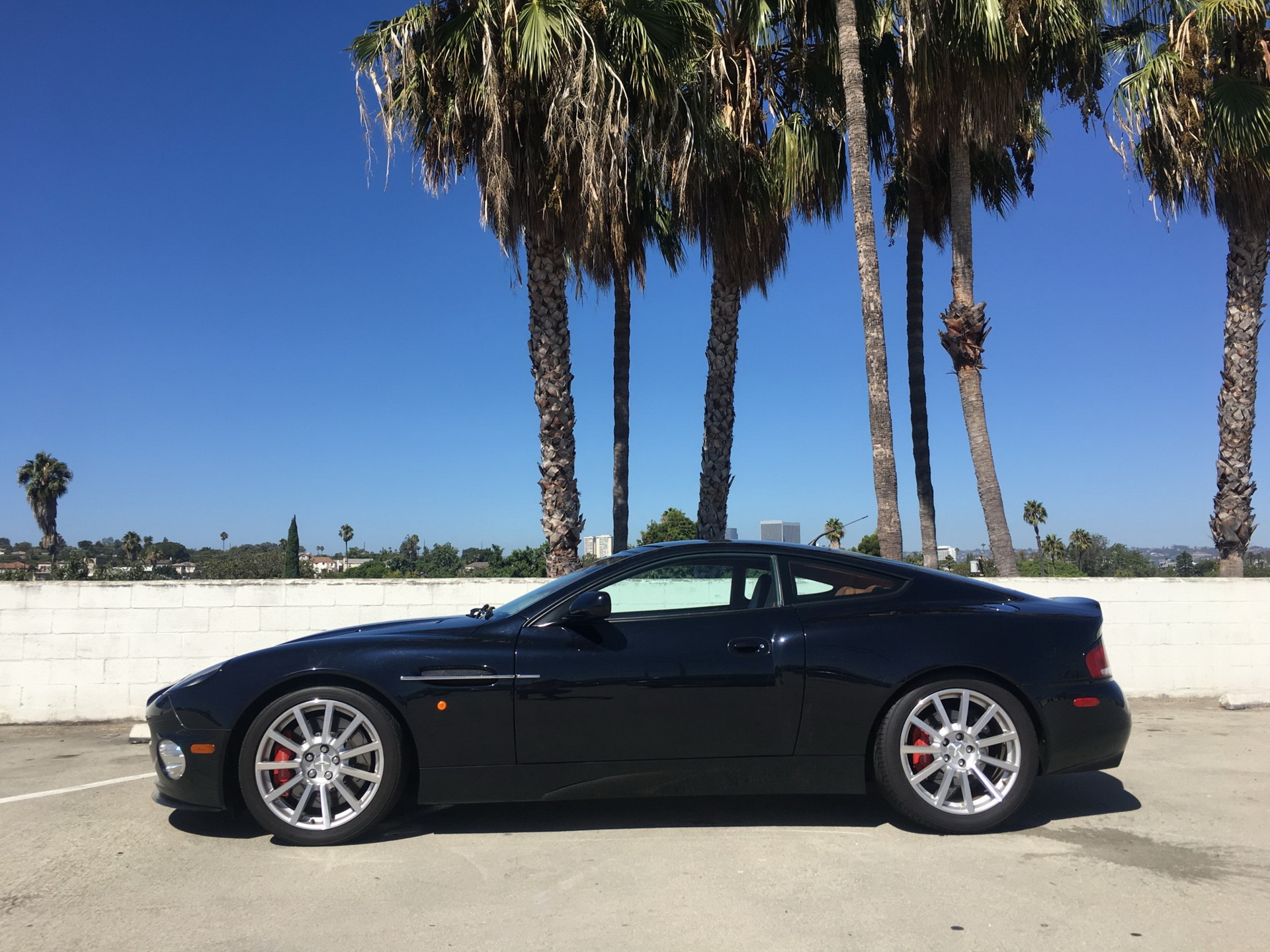 2006 aston martin vanquish s bat auction 16 2006 Aston Martin Vanquish S Rocks BMW Carbon Black Paint