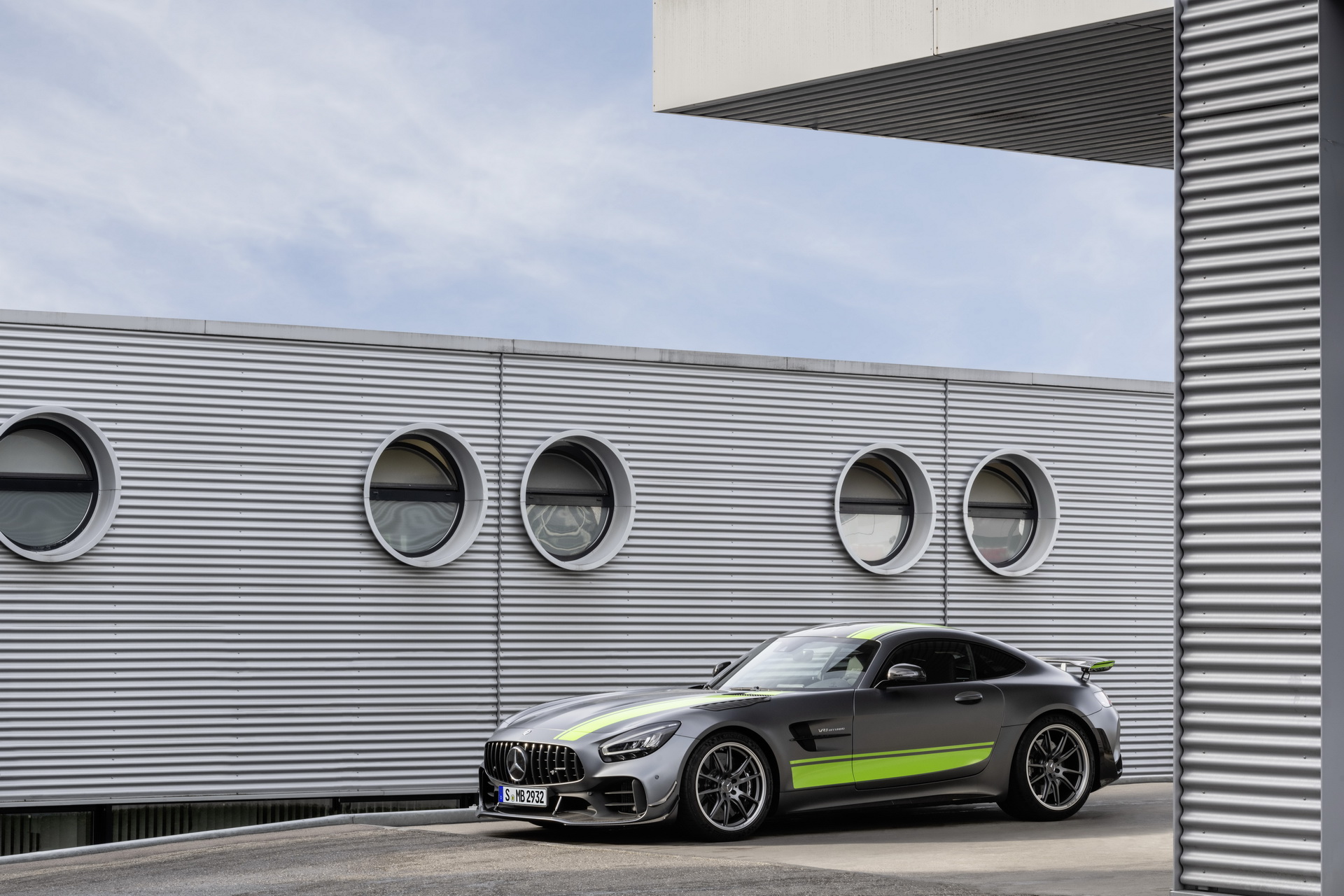 mercedes-amg gt r pro uk pricing 16 Track Focused Mercedes-AMG GT R Pro Gets £188,345 UK Price Tag