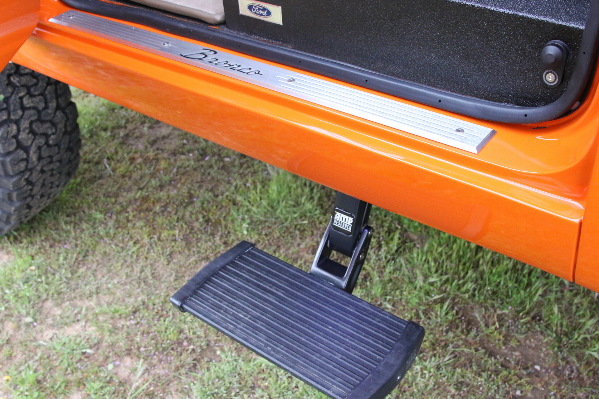 Ford_Bronco_ICON_Old_School_11 Want A Fresh ICON Ford Bronco But Can’t Wait For 2 Years? Here’s Your Chance