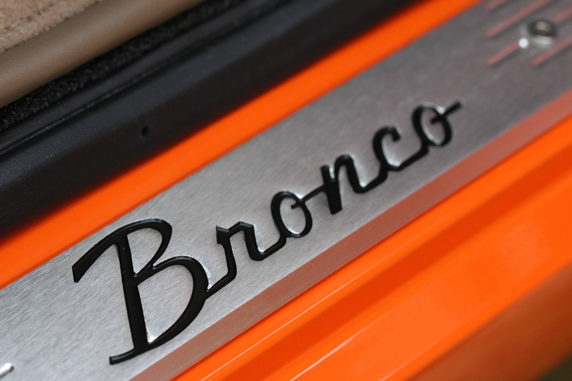 Ford_Bronco_ICON_Old_School_22 Want A Fresh ICON Ford Bronco But Can’t Wait For 2 Years? Here’s Your Chance
