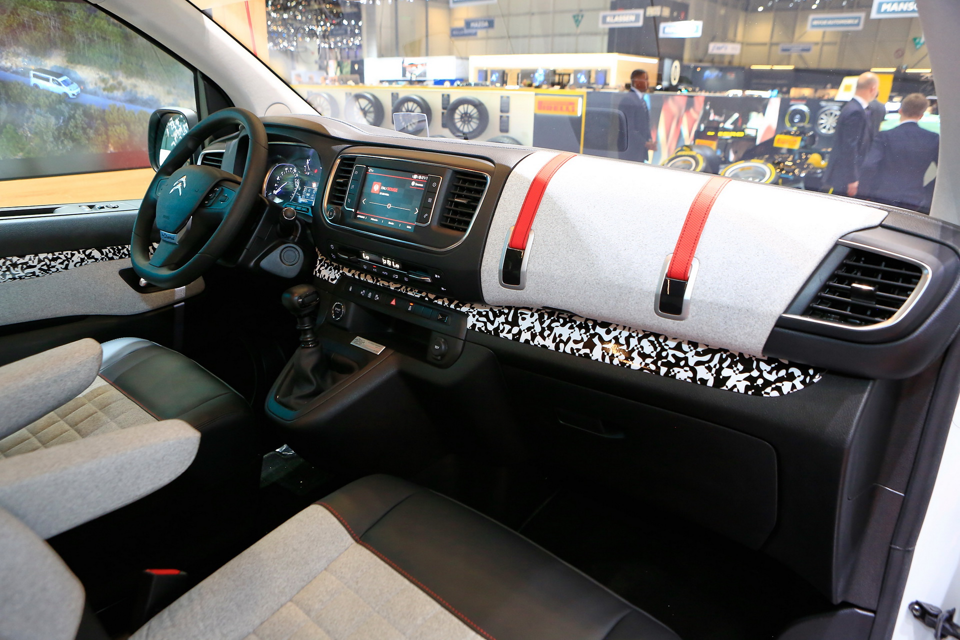 citroen spacetourer concept geneva livepics 11 Citroen’s SpaceTourer Citroenist Concept Is Leisure-Focused