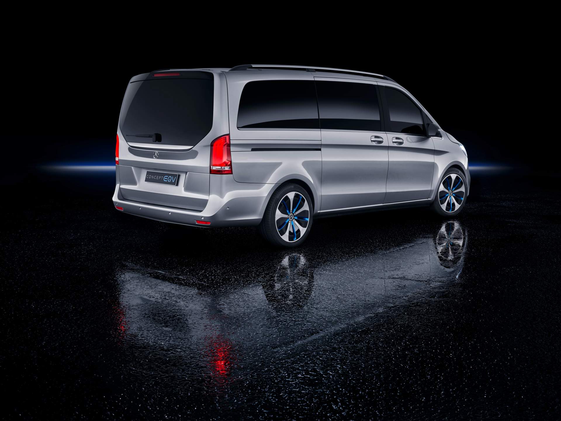 Weltpremiere Concept EQV: Concept EQV: Mercedes-Benz zeigt Ausblick auf die elektrische Zukunft der Premium-Großraumlimousine
World premiere of the Concept EQV: Concept EQV: Mercedes-Benz is providing an insight into the electric future of the premium MP Mercedes Concept EQV Heralds Electric V-Class Arriving This Fall