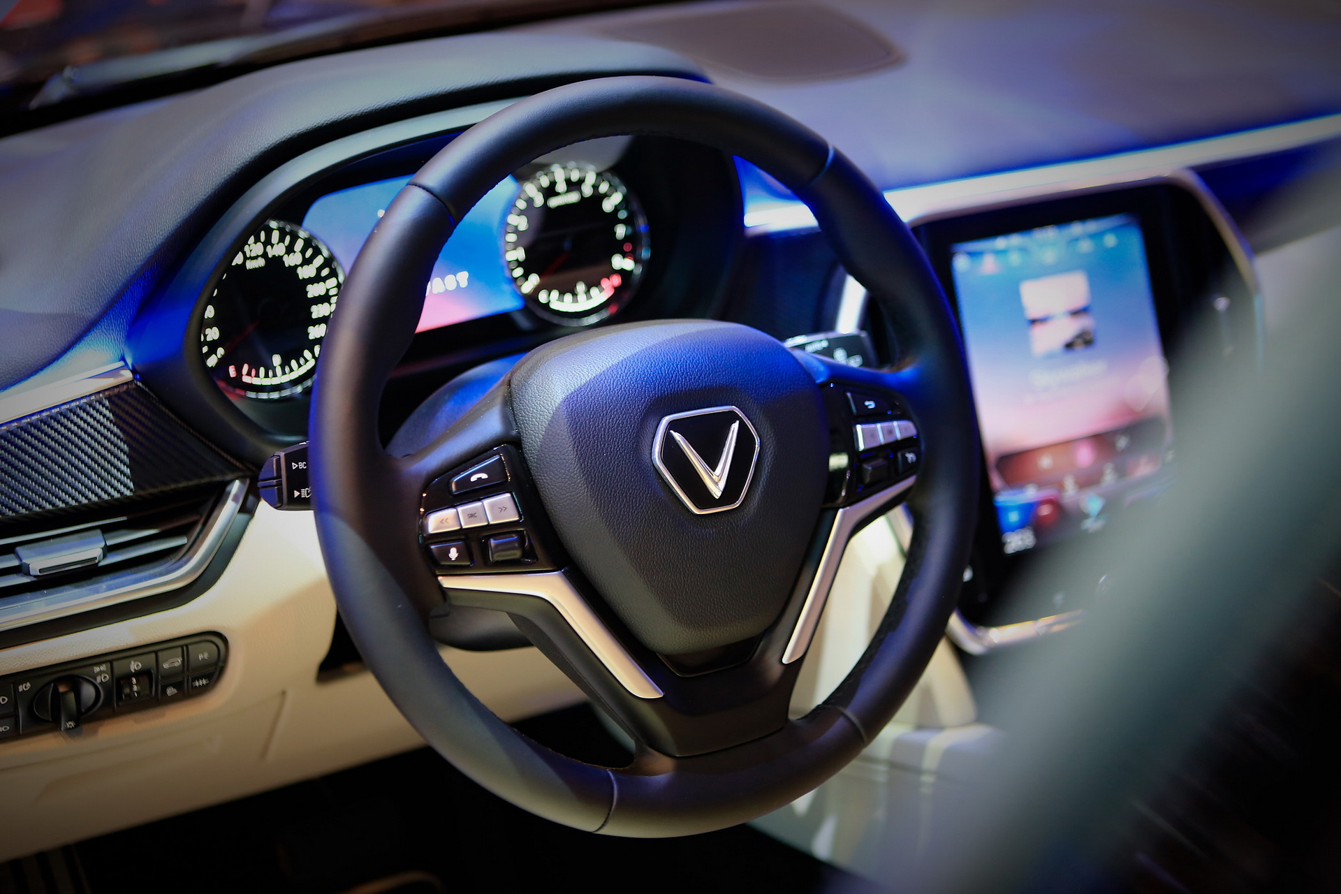 VinFast-Lux-V8-19 Vinfast Lux V8 Is A Posh 455HP Vietnamese SUV That Can Hit 186MPH