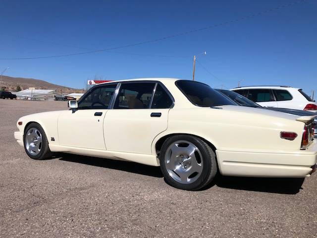 Jaguar-XJ12-TWR-13 Limited-Edition 1986 Jaguar XJ12 TWR Is One Way To Make An Impression