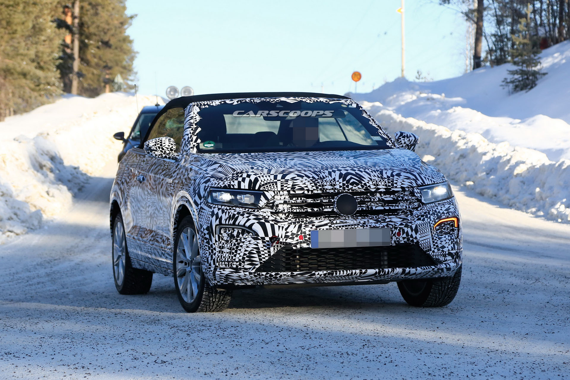 VW-T-Roc-Convertible-Scoop-02 2020 VW T-Roc Convertible Is Nearly Ready For Its Debut