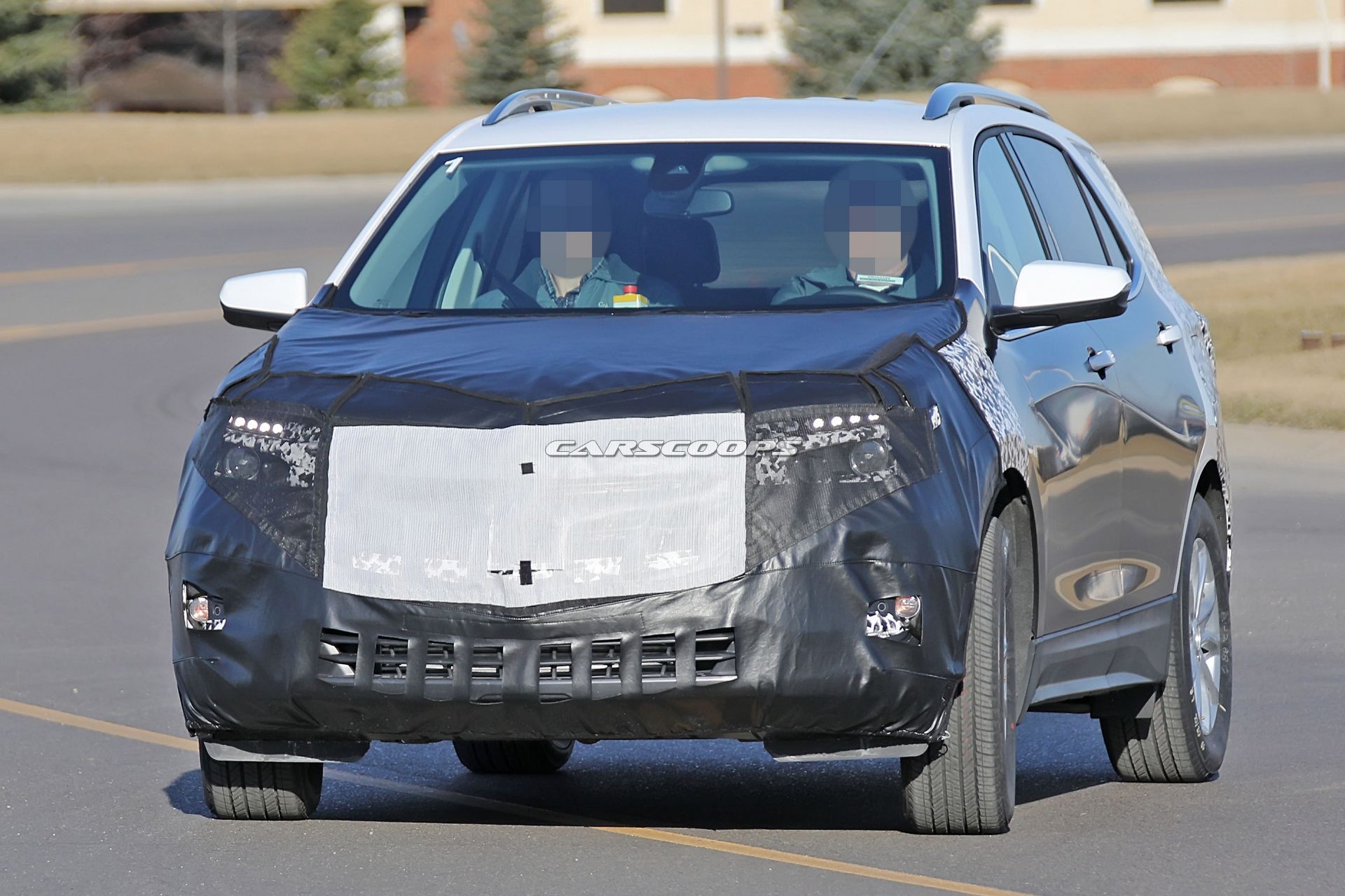 Chevrolet-Equinox-Spy-Shots-8 Facelifted Chevrolet Equinox To Have A Blazer-Inspired Front End