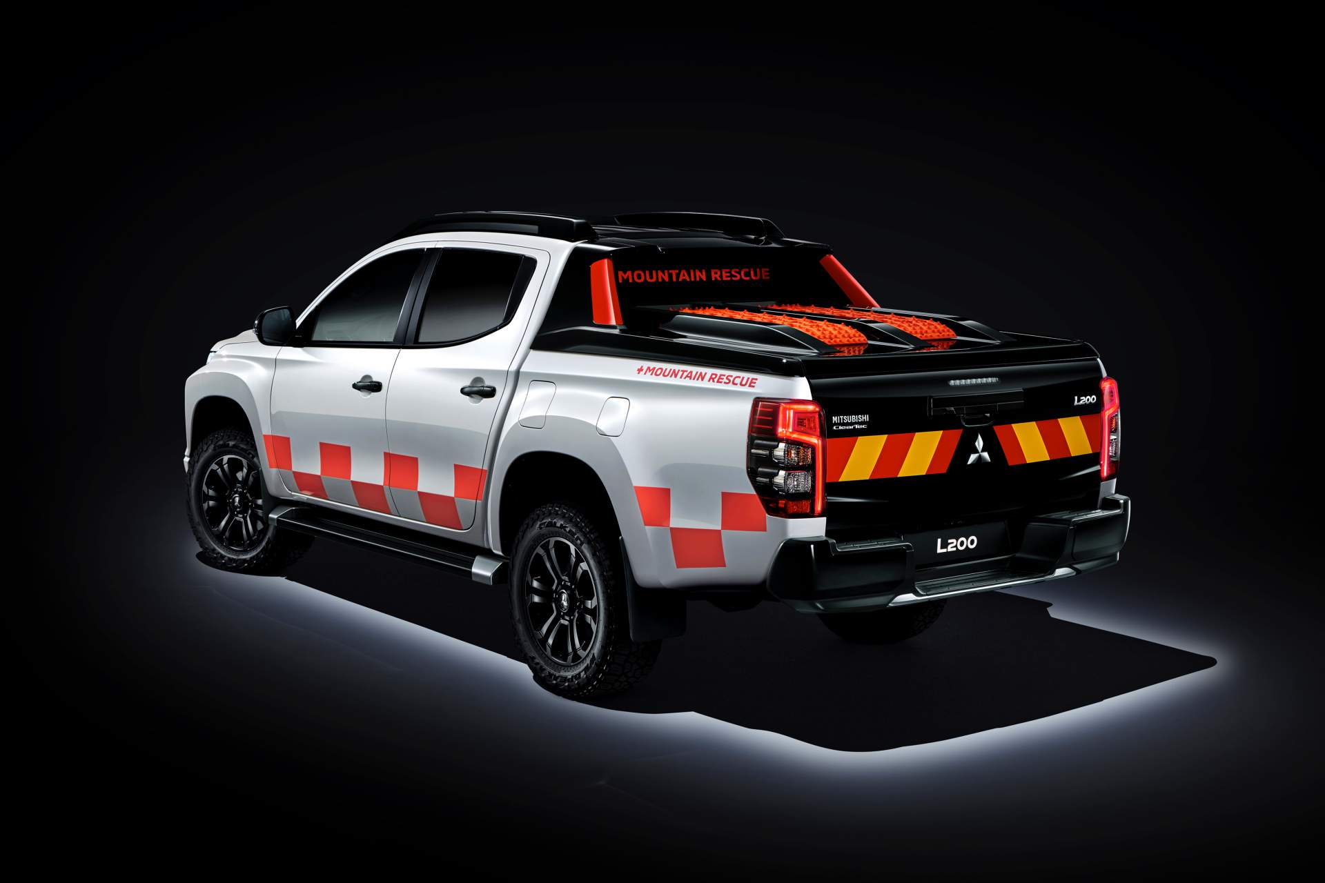 Mitsubishi L200 facelift show car 5 Europe’s 2019 Mitsubishi L200 Adopts New Family Face, 2.2L Turbo Diesel