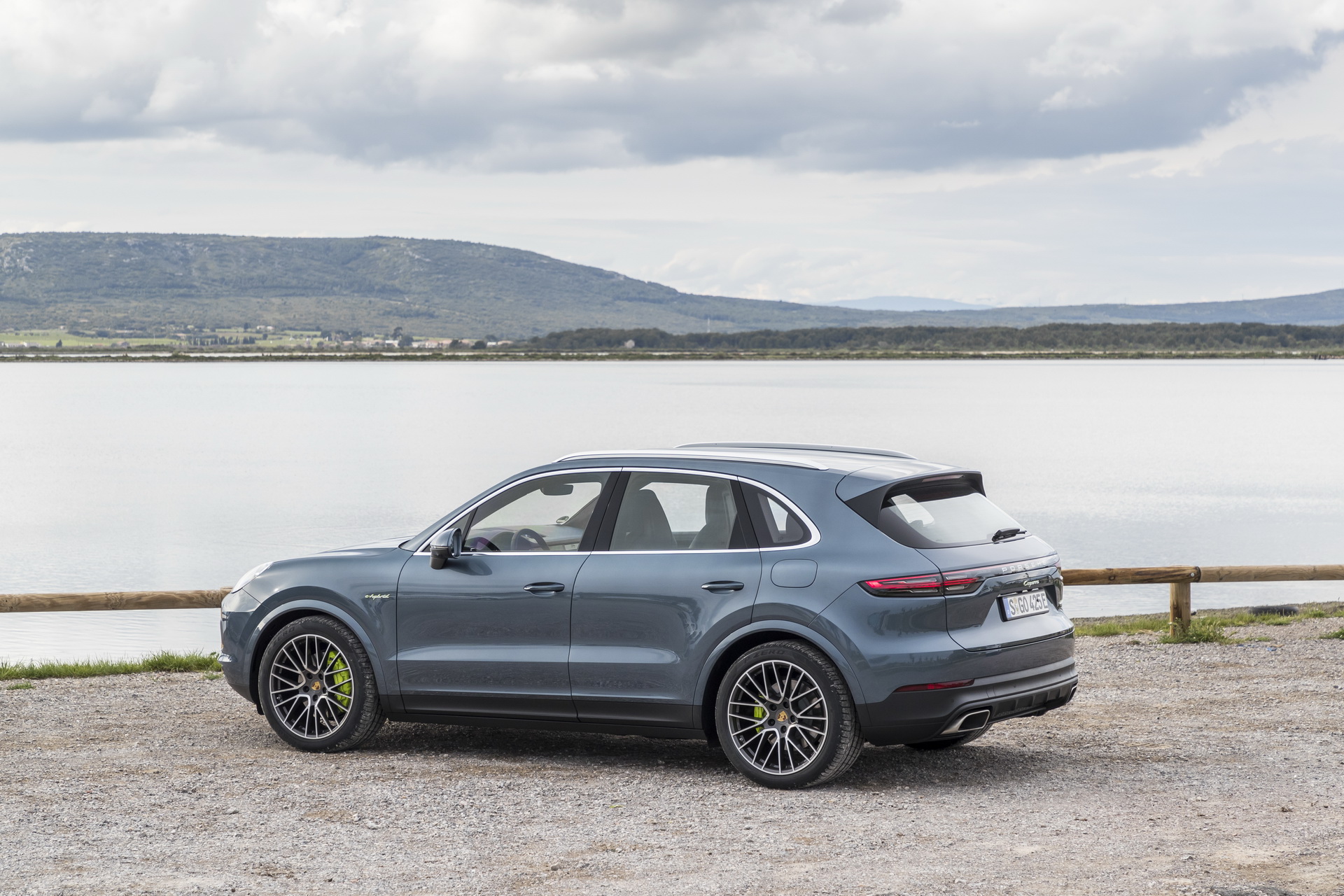 Porsche-Cayenne-Hybrid-01 Porsche Cayenne Turbo S E-Hybrid To Become VW Group’s Most Powerful SUV