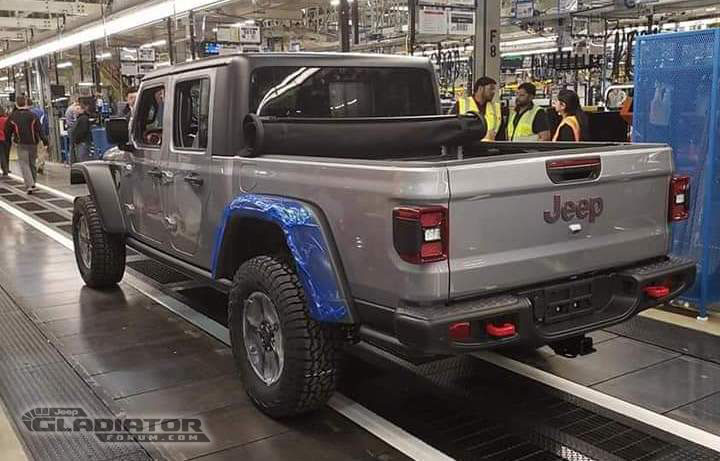 Jeep-Gladiator-Production-2 Jeep Gladiator Rolls Off The Production Line At FCA’s Toledo Plant