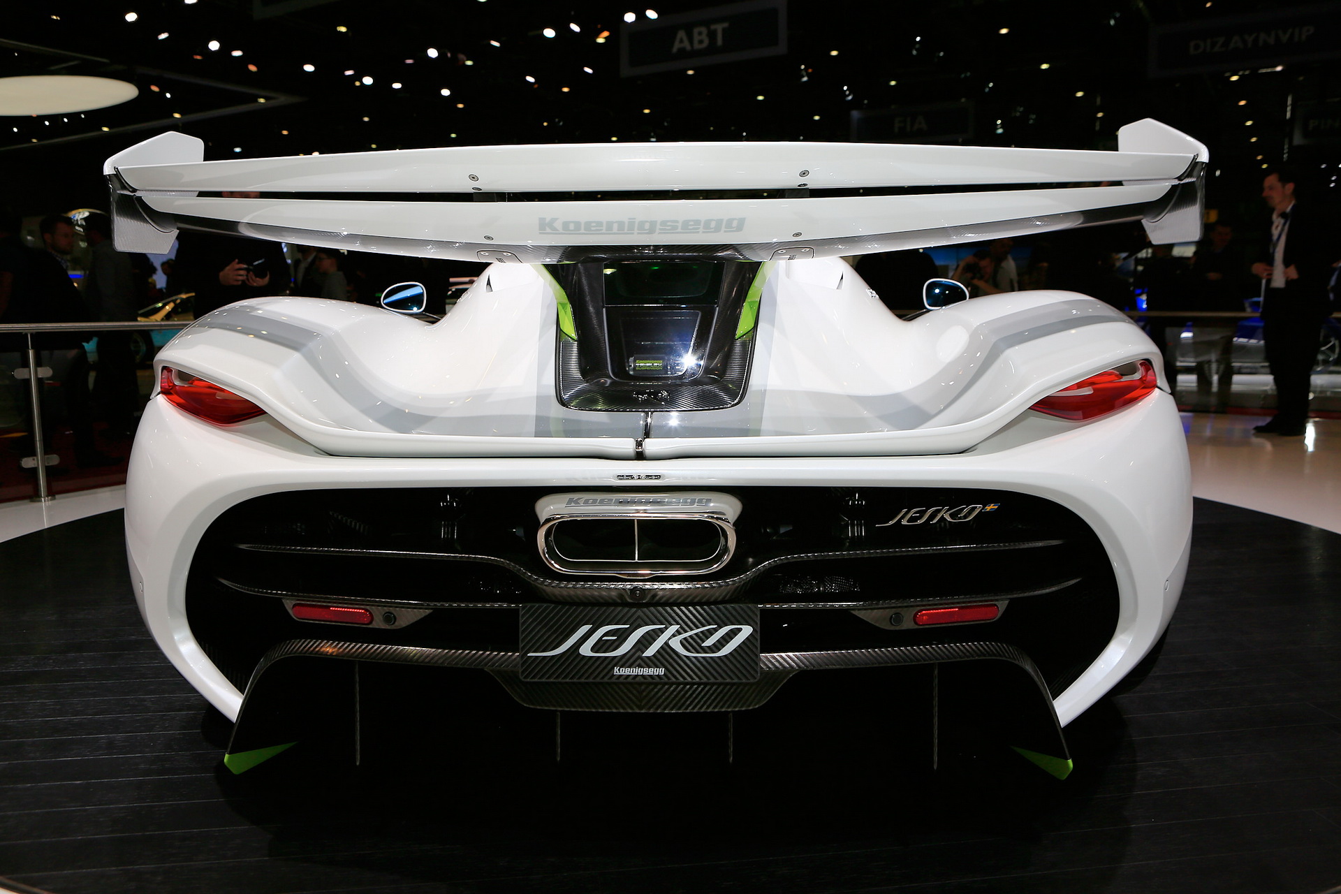 Koenigsegg-Jesko-37 Koenigsegg Stuns The World With New 300MPH Jesko Hypercar