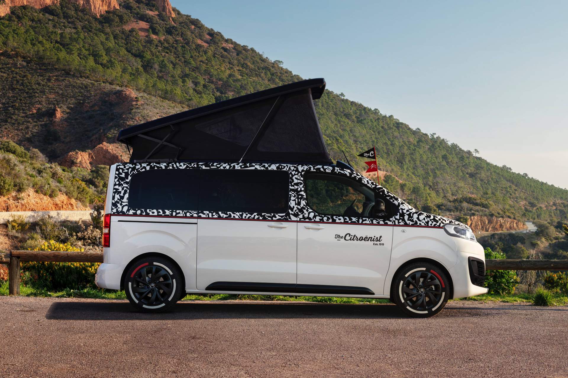 citroen spacetourer concept geneva livepics 28 Citroen’s SpaceTourer Citroenist Concept Is Leisure-Focused