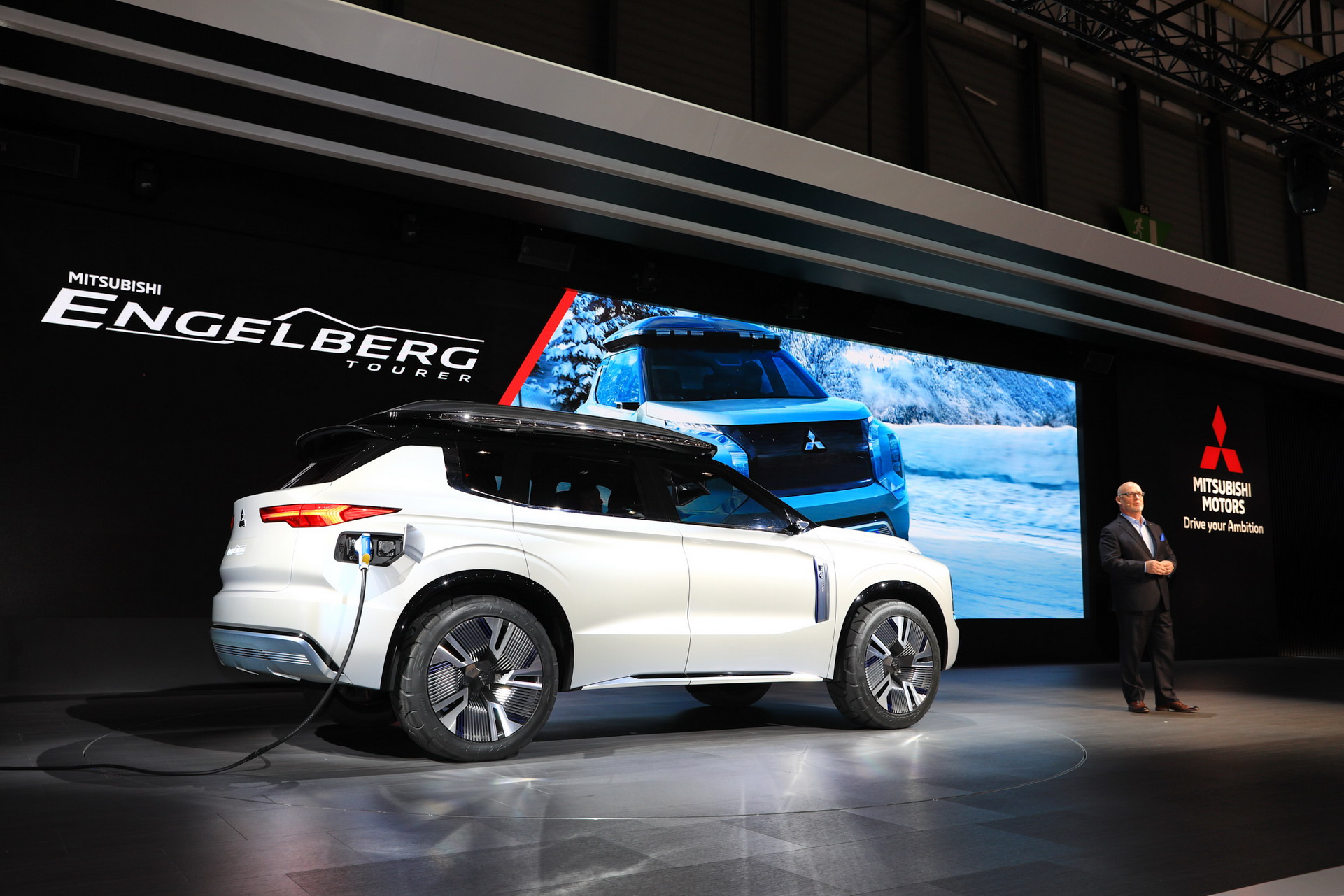 Mitsubishi Englebert Tourer 19 Mitsubishi Engelberg Concept Looks Like An Outlander From The Future (Live Pics)