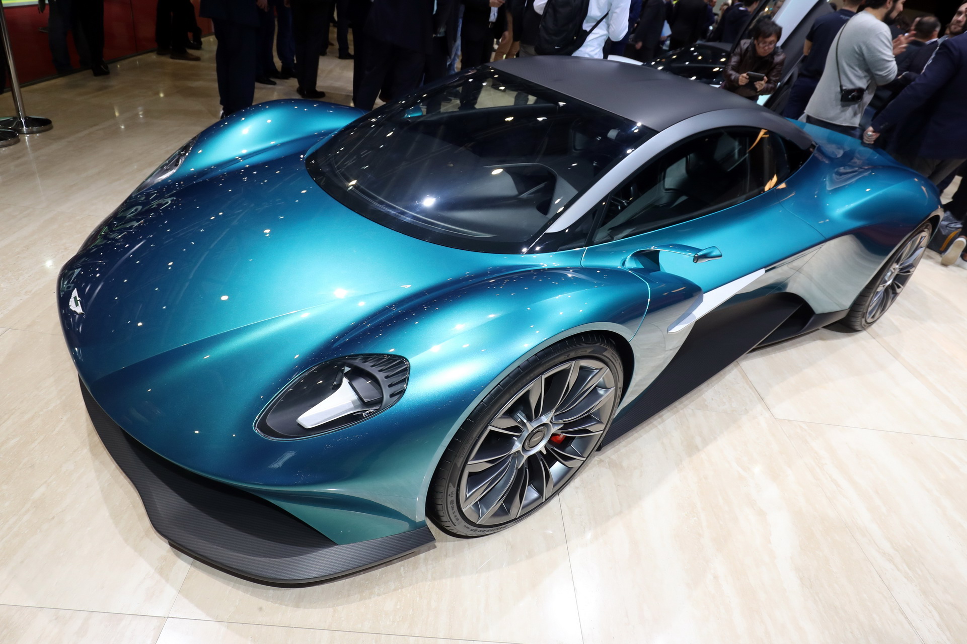 Aston Martin Vanquish Vision_01 Aston Martin Vanquish Vision Concept Is A McLaren 720S And Ferrari F8 Tributo Rival