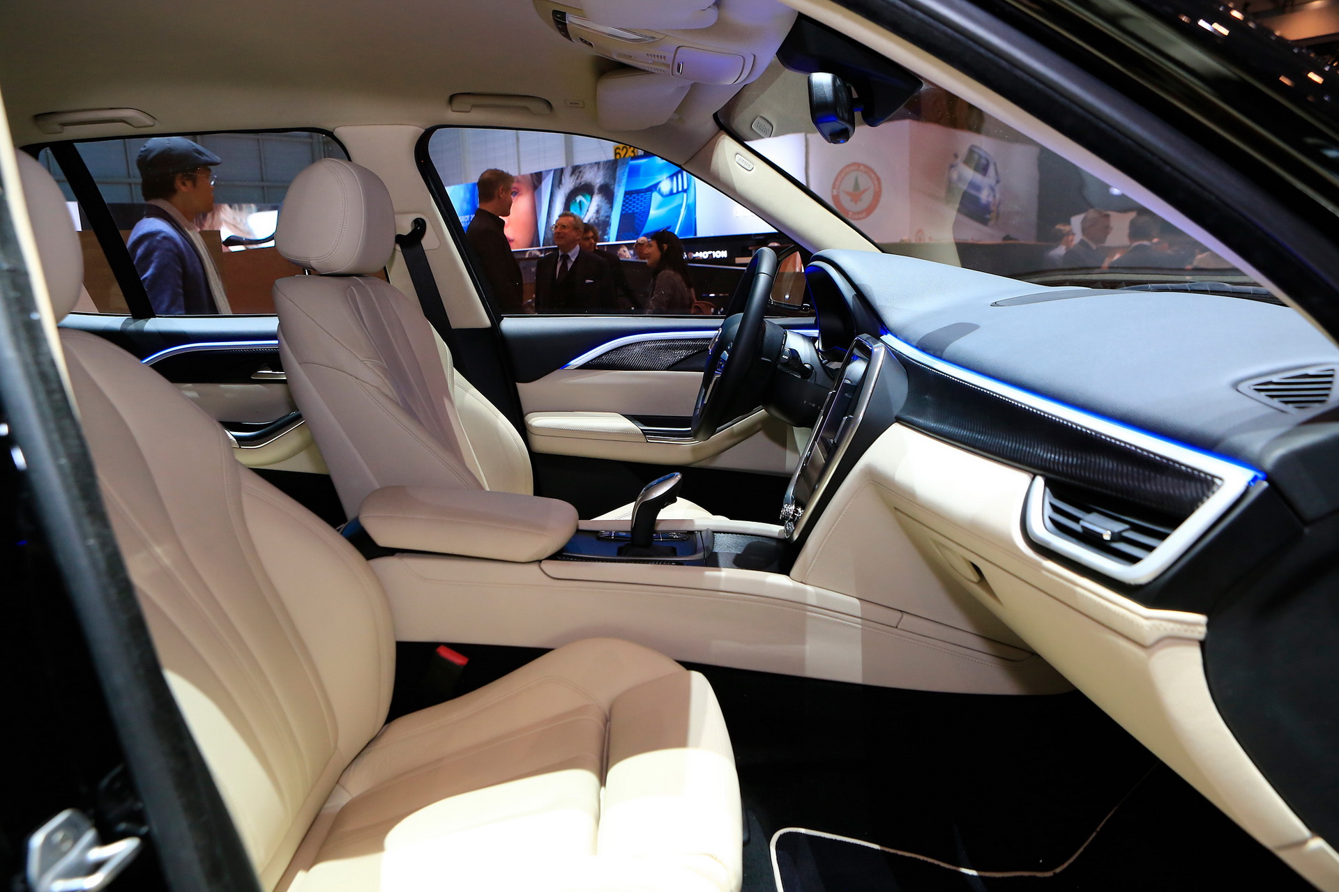 VinFast-Lux-V8-15 Vinfast Lux V8 Is A Posh 455HP Vietnamese SUV That Can Hit 186MPH