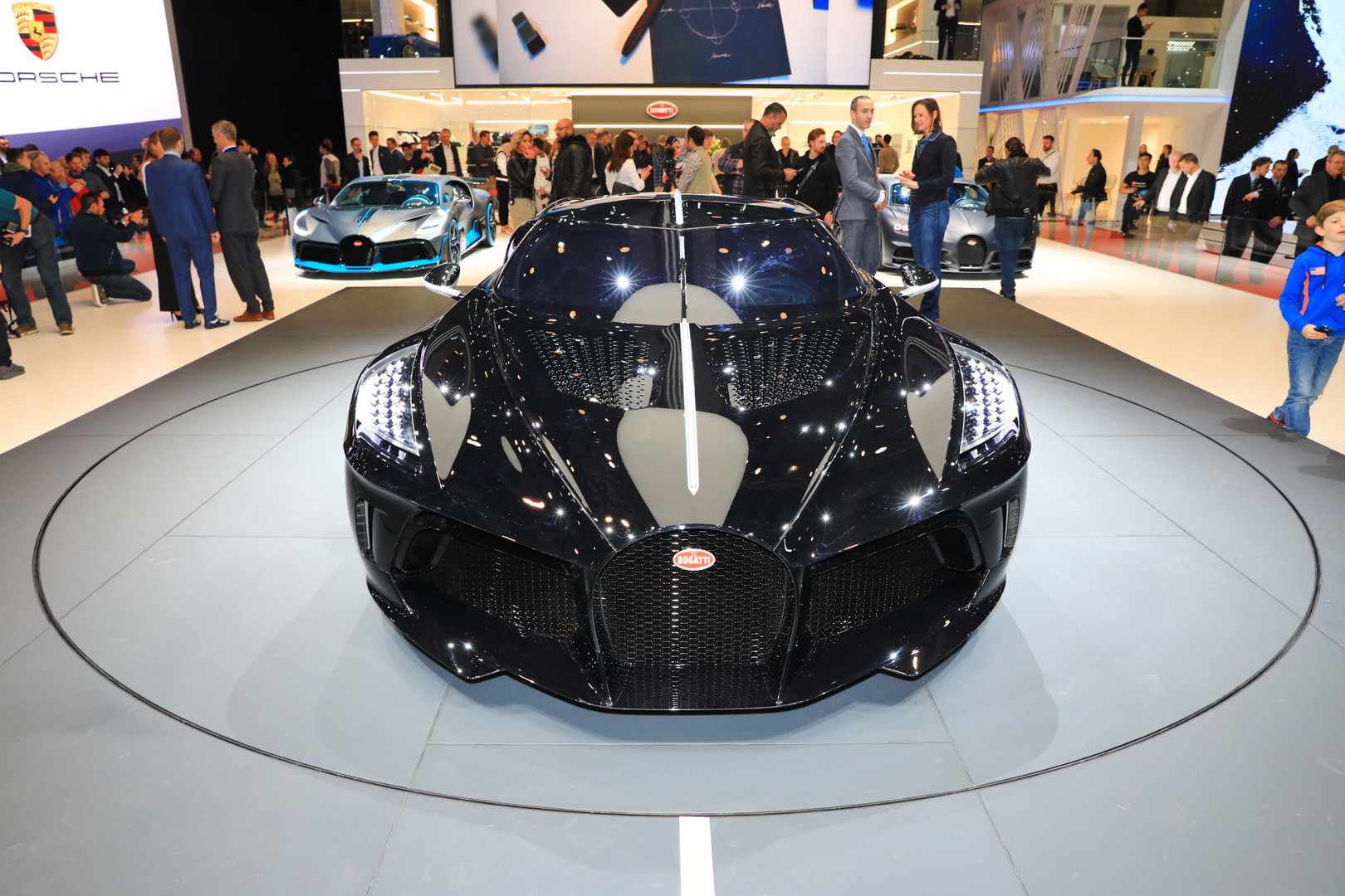 Самая дорогая компания 2023. Bugatti 2022. Самая дорогая Бугатти в мире 2022. Бугатти за миллиард 2022. Самая дорогая машина в мире.