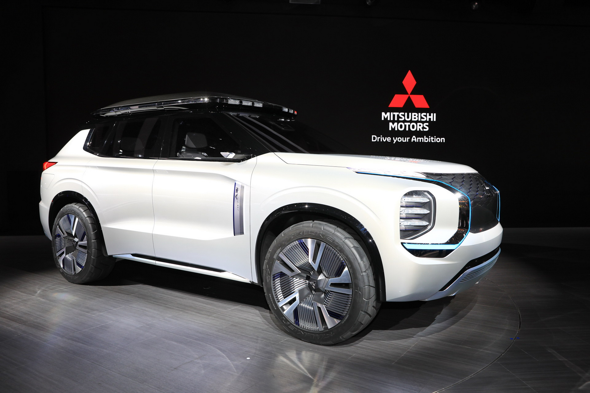 Mitsubishi Englebert Tourer 29 Mitsubishi Engelberg Concept Looks Like An Outlander From The Future (Live Pics)