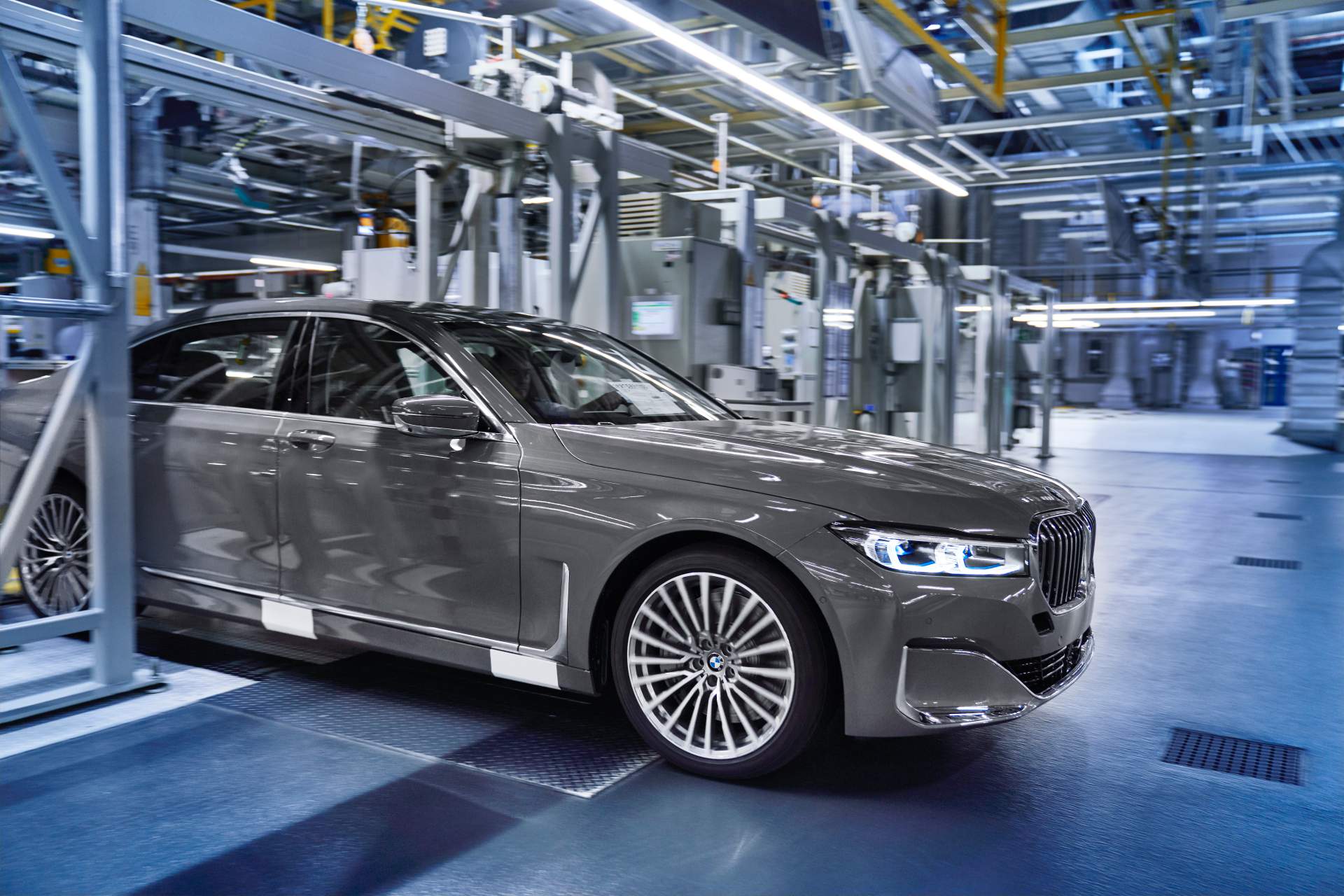 2020 BMW 7 Series production start at Dingolfing plant 12 2020 BMW 7 Series Starts Rolling Off Dingolfing Plant’s Assembly Line