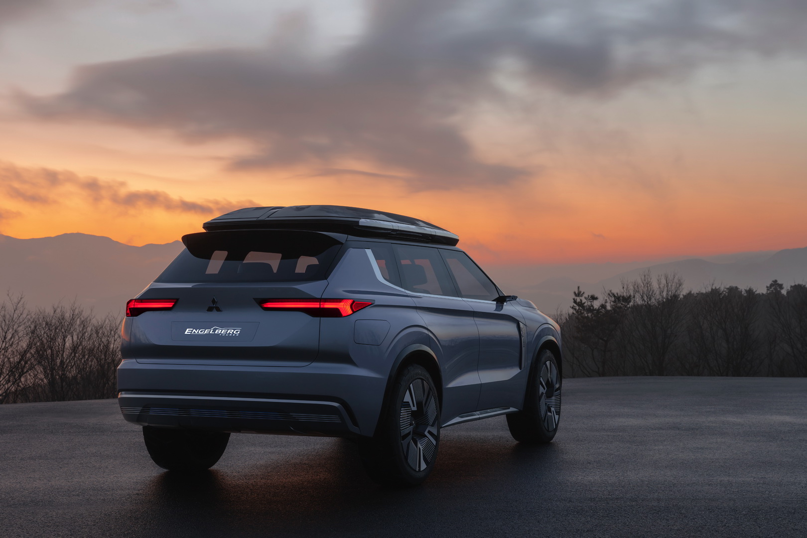 2019 mitsubishi engelberg concept 8 Mitsubishi Engelberg Concept Looks Like An Outlander From The Future (Live Pics)