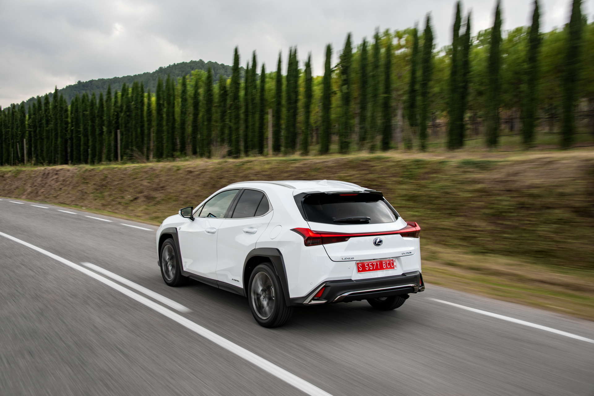 2019-lexus-ux-250h-18 Lexus Details Europe’s UX Subcompact SUV In Massive Gallery