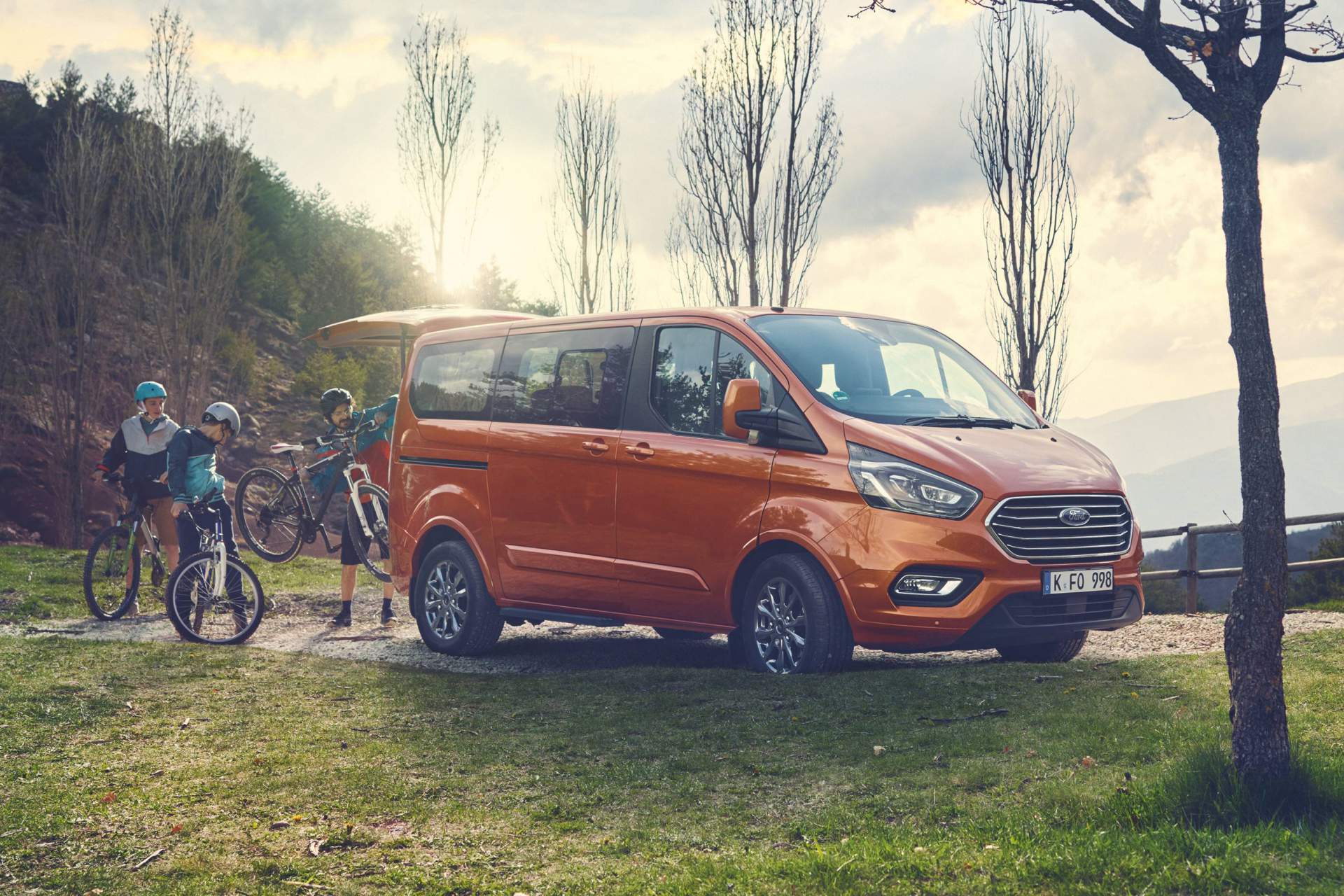 Ford Tourneo Custom People Mover Delivers Reduced Costs and Enha Ford Tourneo Custom Gains 2.0L EcoBlue Diesels With Optional Mild-Hybrid