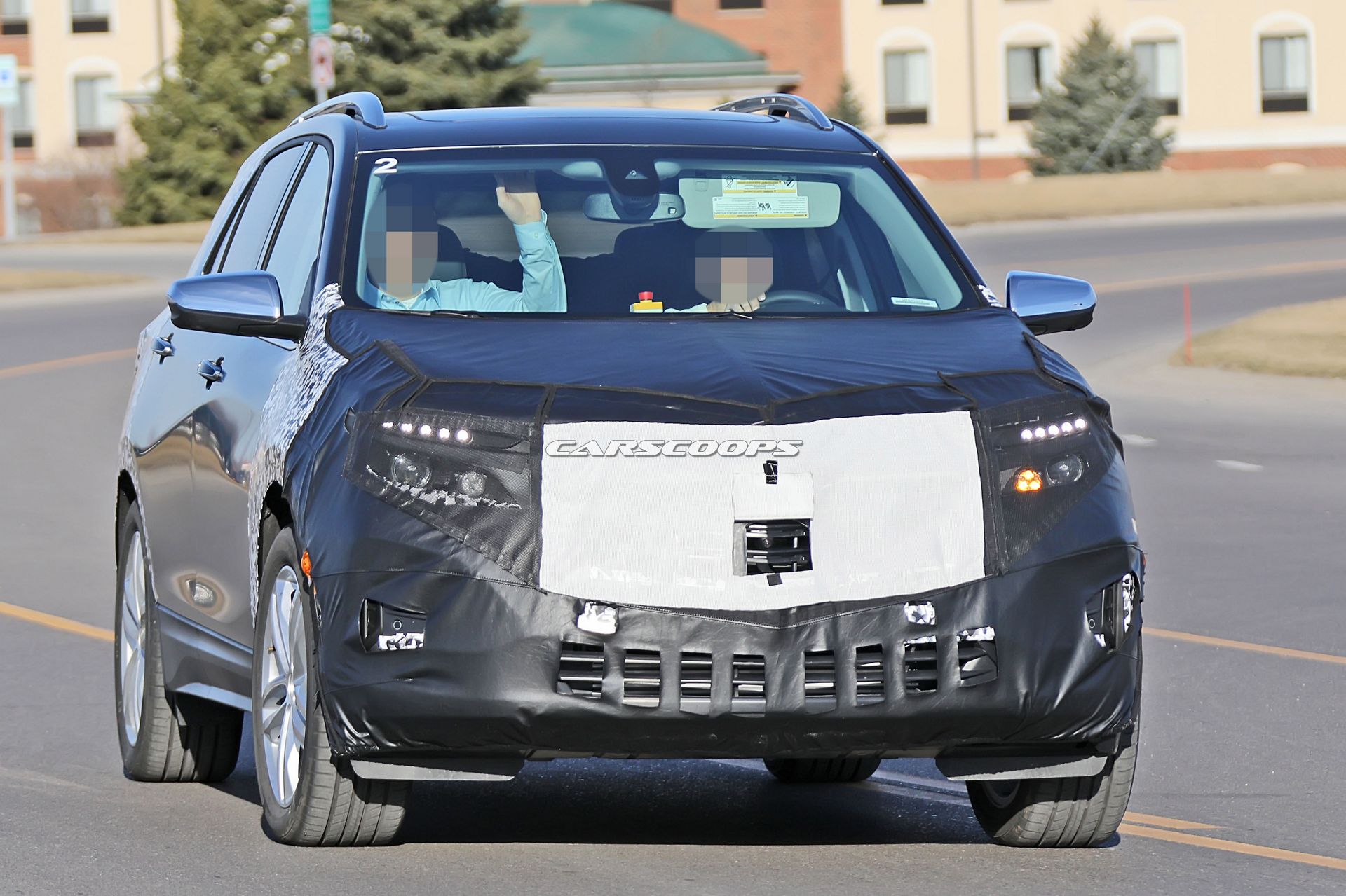 Chevrolet-Equinox-Spy-Shots-18 Facelifted Chevrolet Equinox To Have A Blazer-Inspired Front End