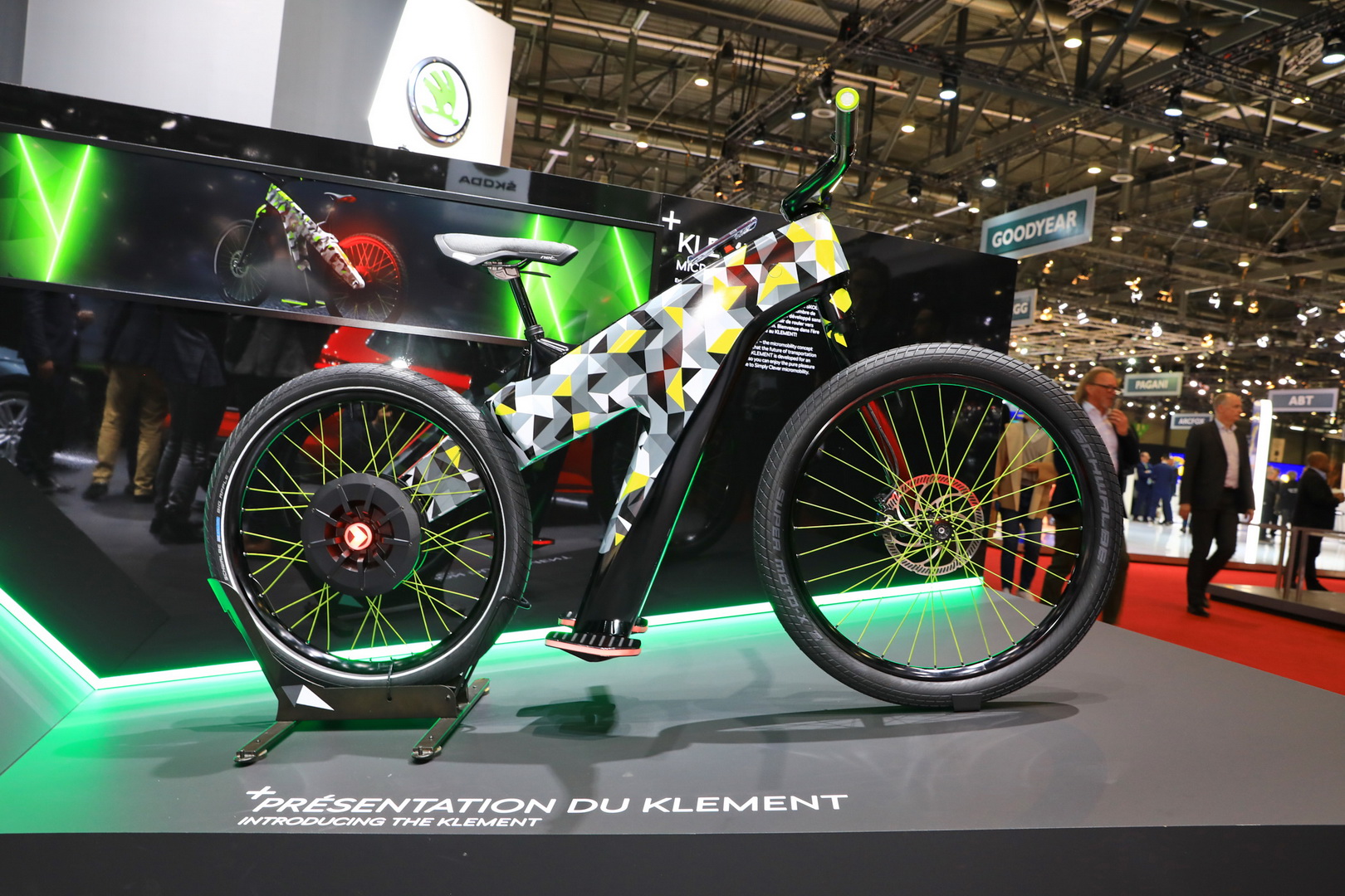 skoda klement bicycle concept 2 Skoda Klement Electric Bicycle Concept Has Tilt-Controlled Acceleration And Braking
