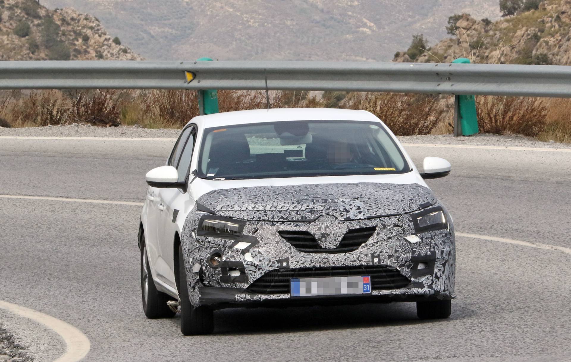 2020 Renault Megane facelift spy shots 1 2020 Renault Megane Is Up For A Facelift And It’s Coming To Frankfurt Show